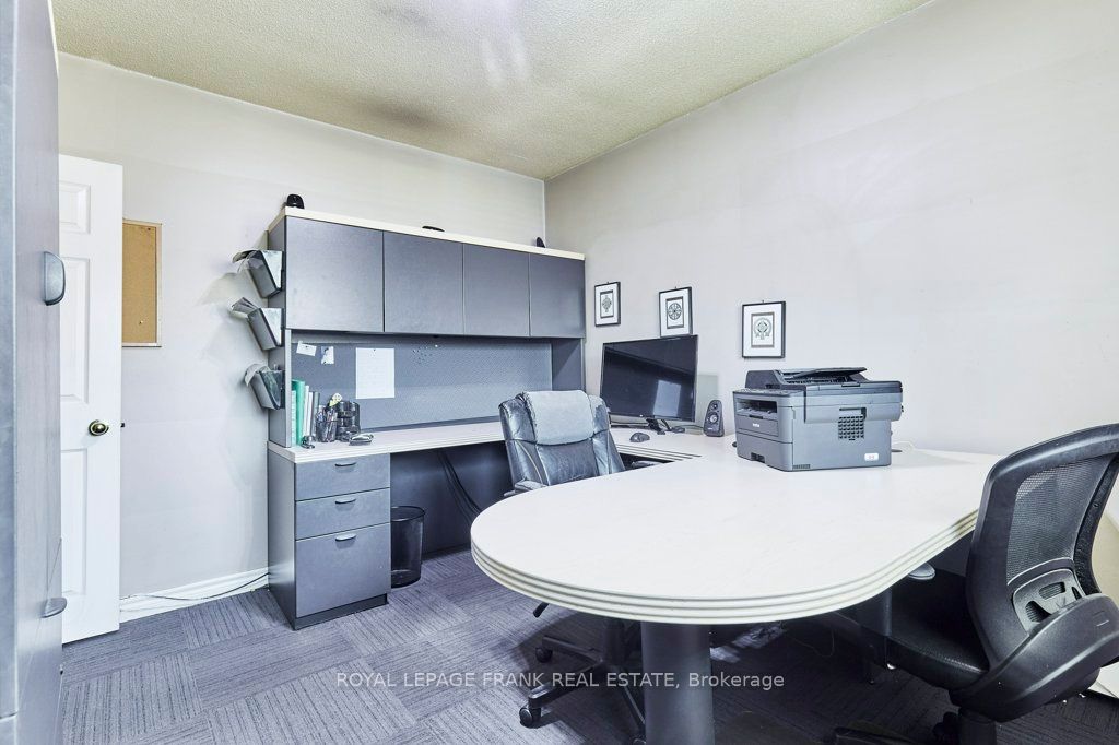 706 Dunlop St W Property Photo 18