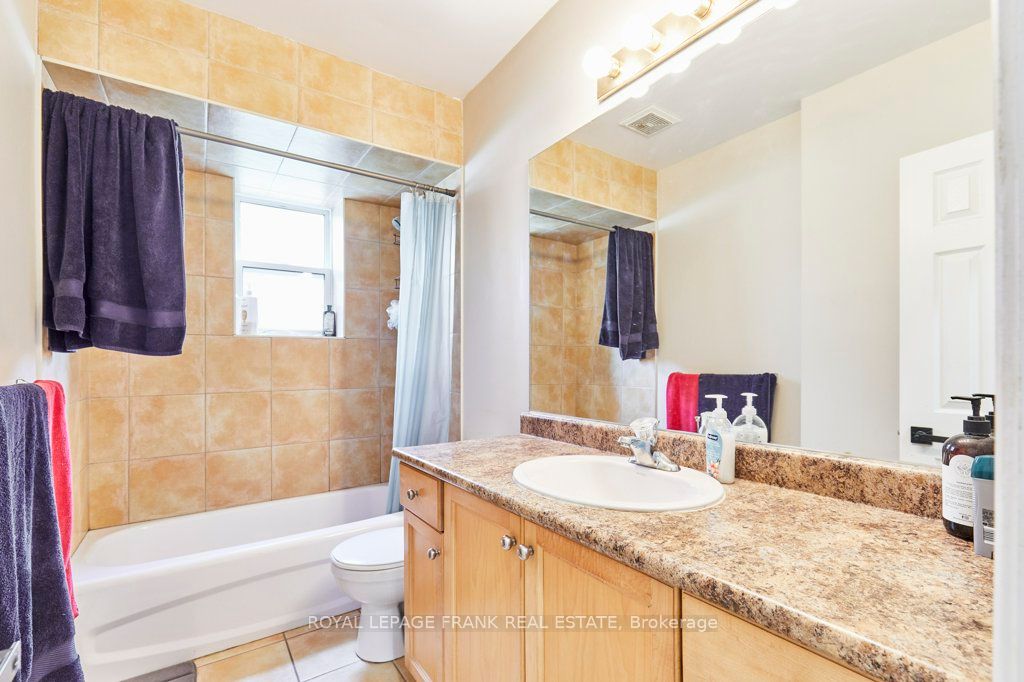 706 Dunlop St W Property Photo 23