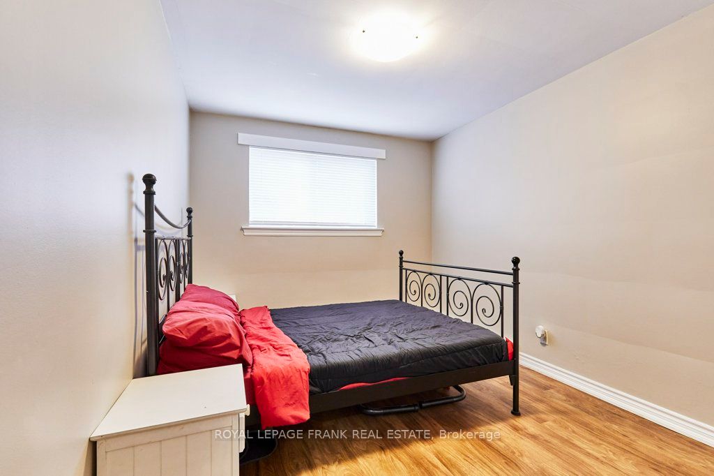 706 Dunlop St W Property Photo 24