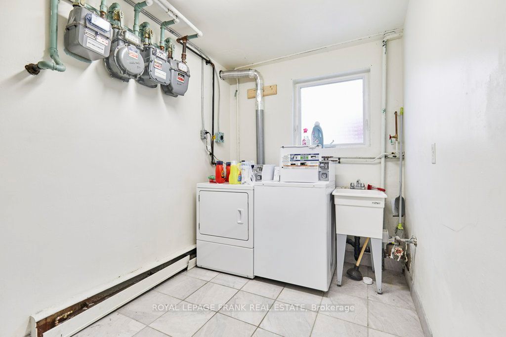706 Dunlop St W Property Photo 26