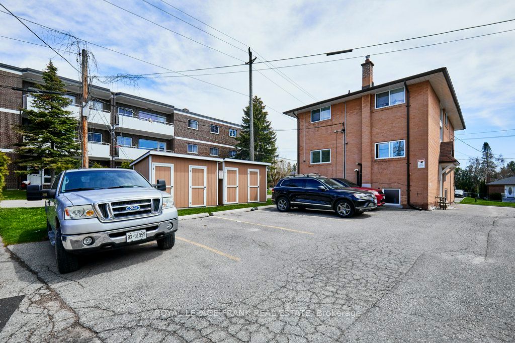 706 Dunlop St W Property Photo 28