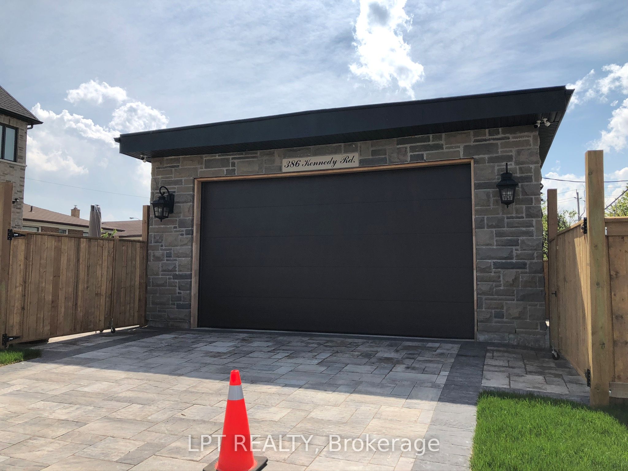 386 Kennedy Road Property Photo 6