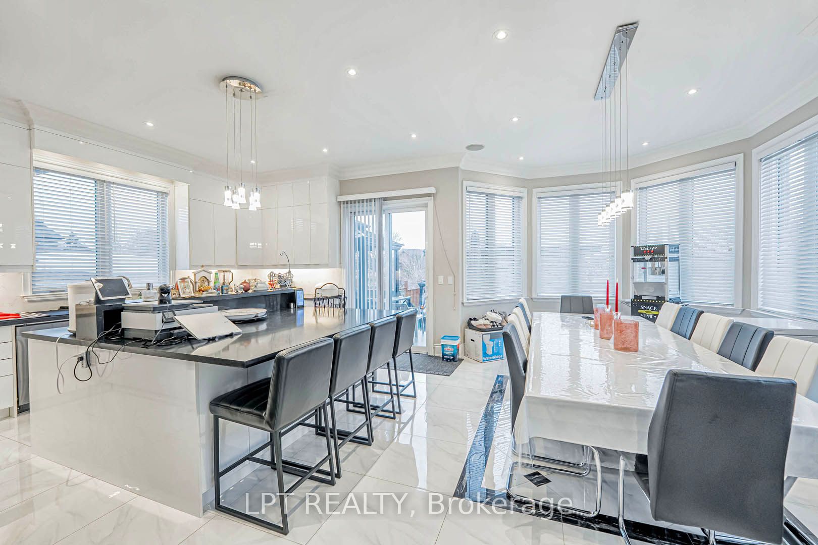386 Kennedy Road Property Photo 13