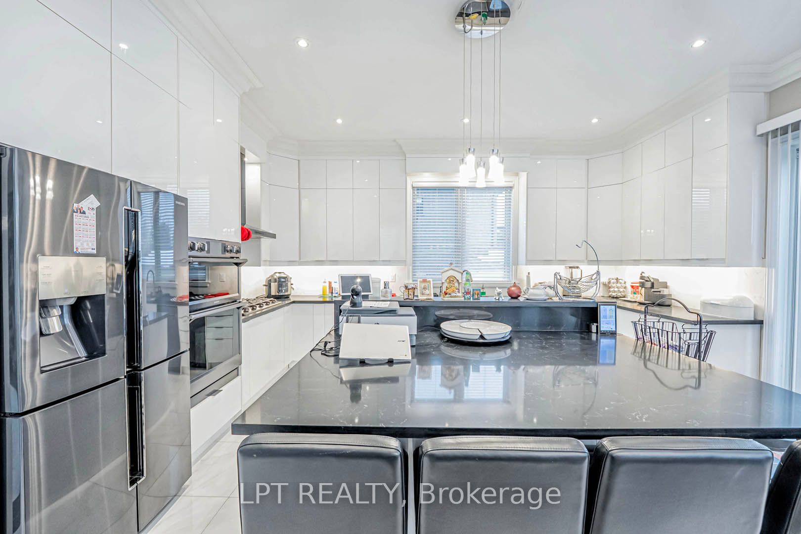 386 Kennedy Road Property Photo 14
