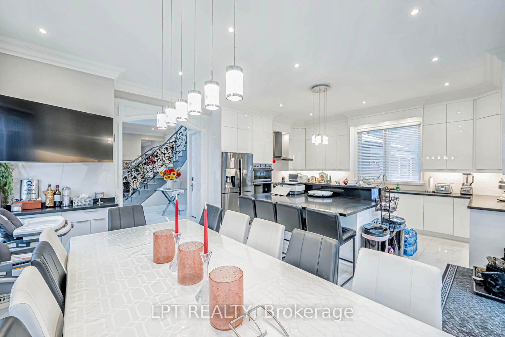 386 Kennedy Road Property Photo 15