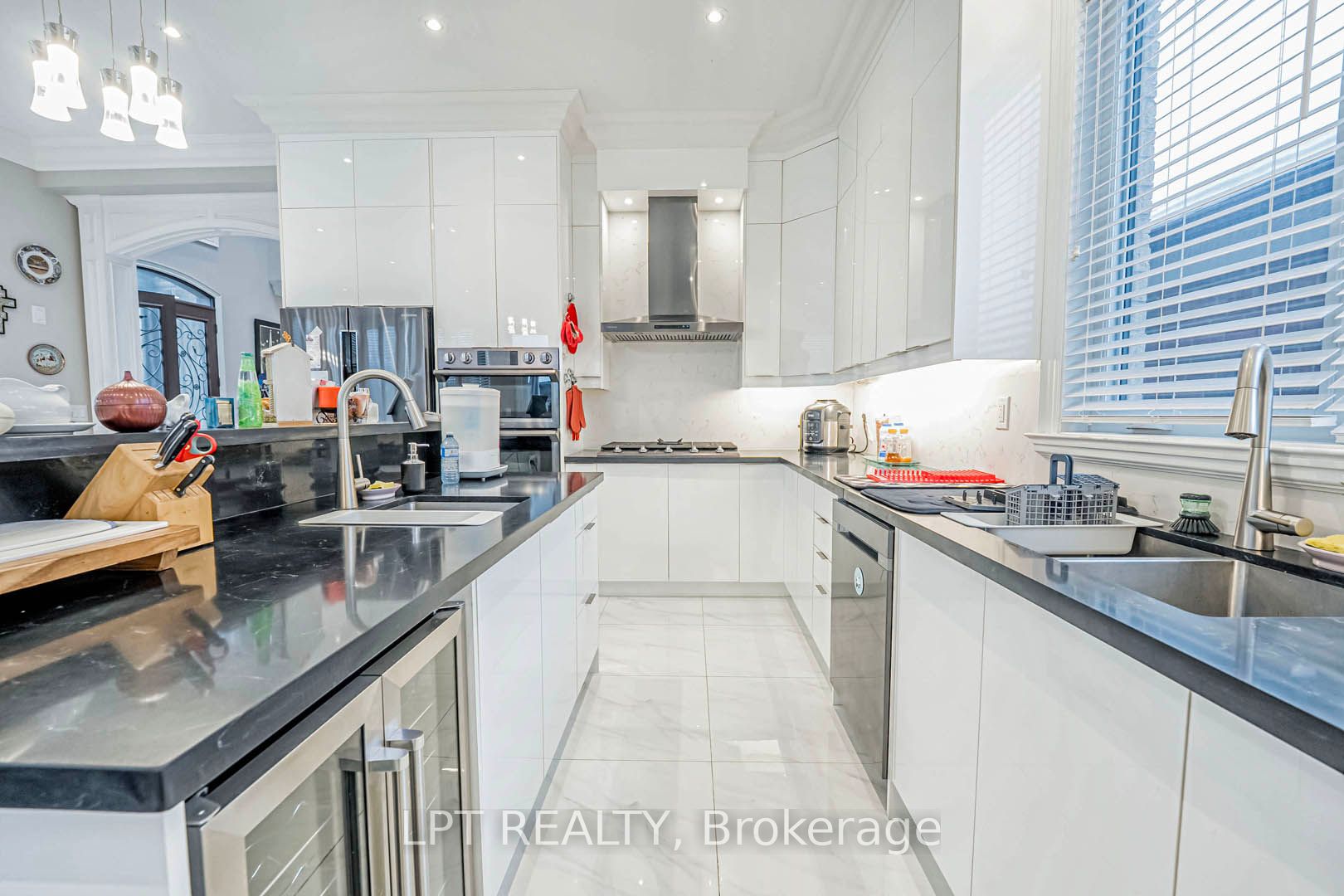 386 Kennedy Road Property Photo 17