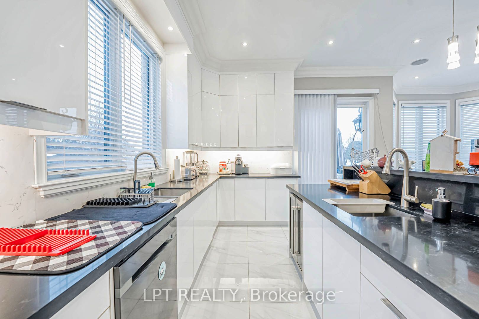 386 Kennedy Road Property Photo 19