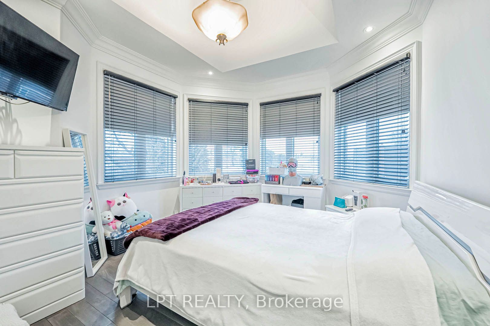 386 Kennedy Road Property Photo 24