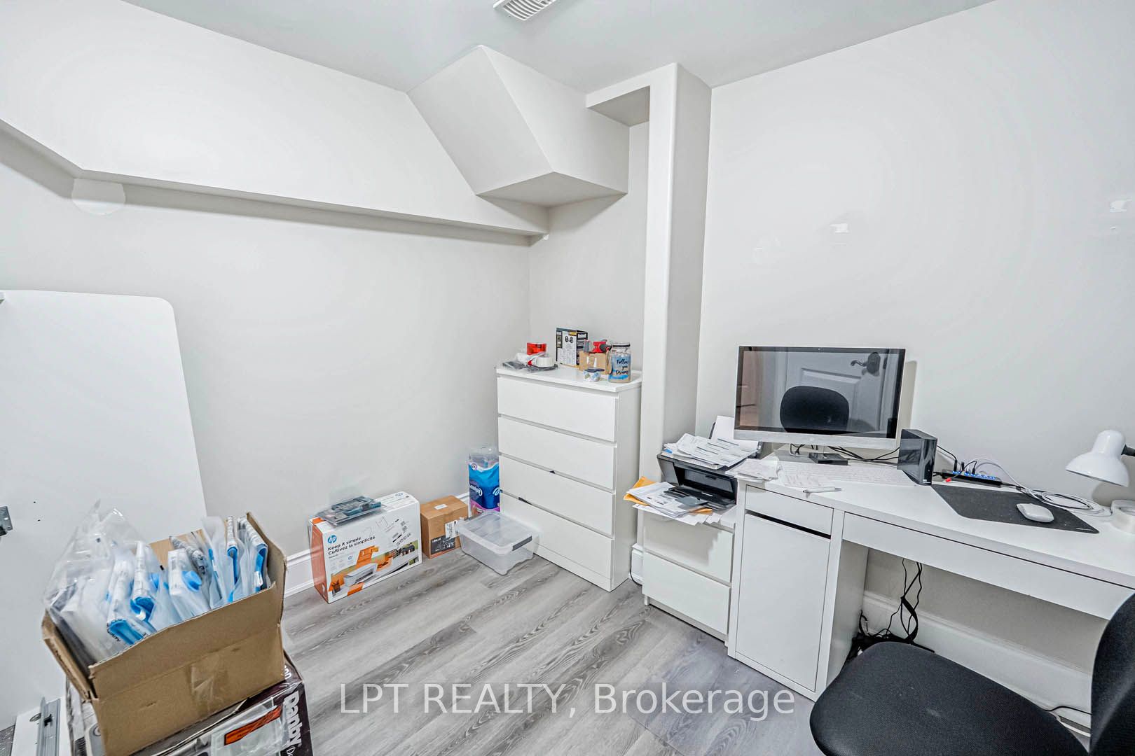 386 Kennedy Road Property Photo 28