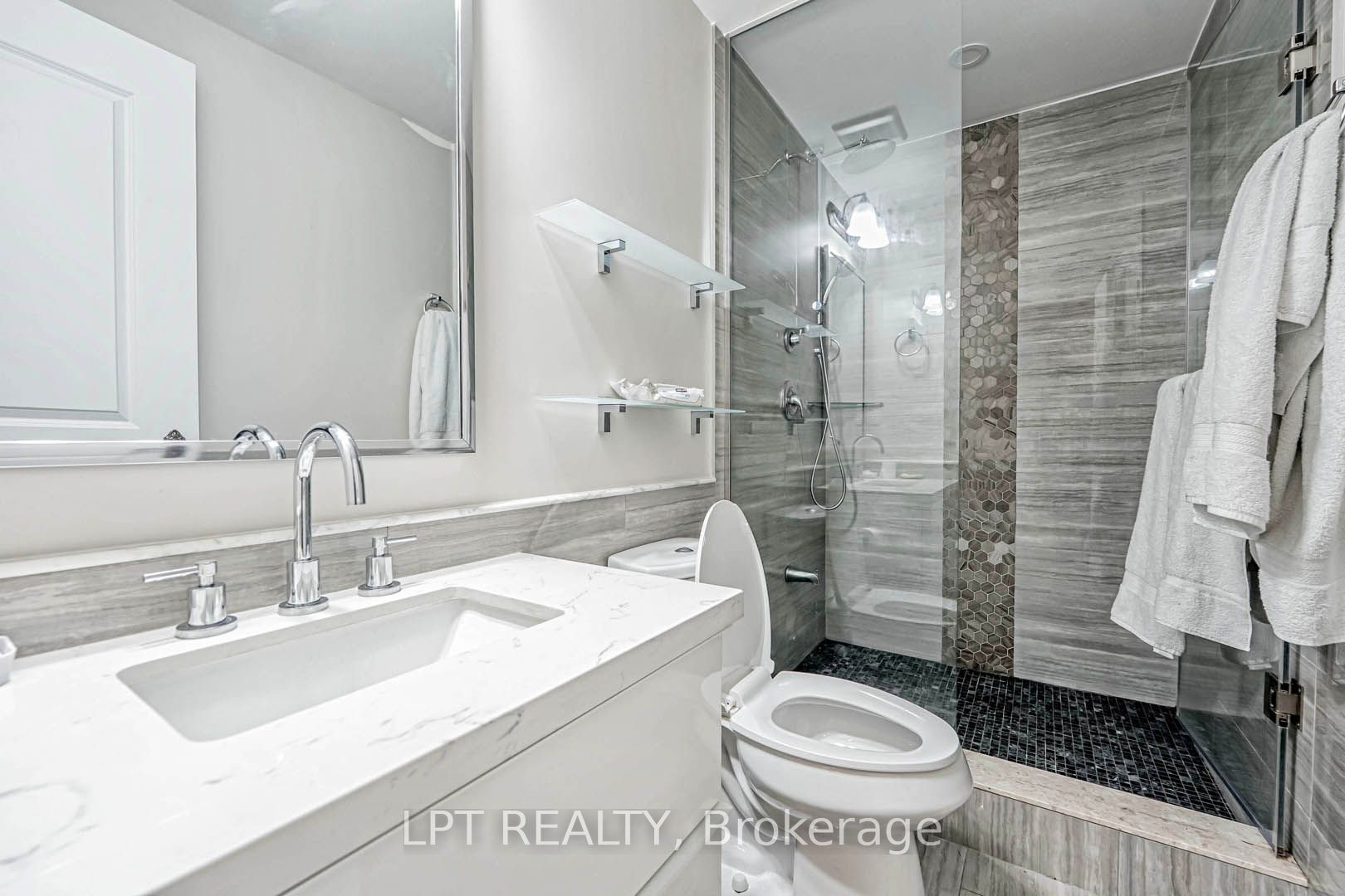 386 Kennedy Road Property Photo 30