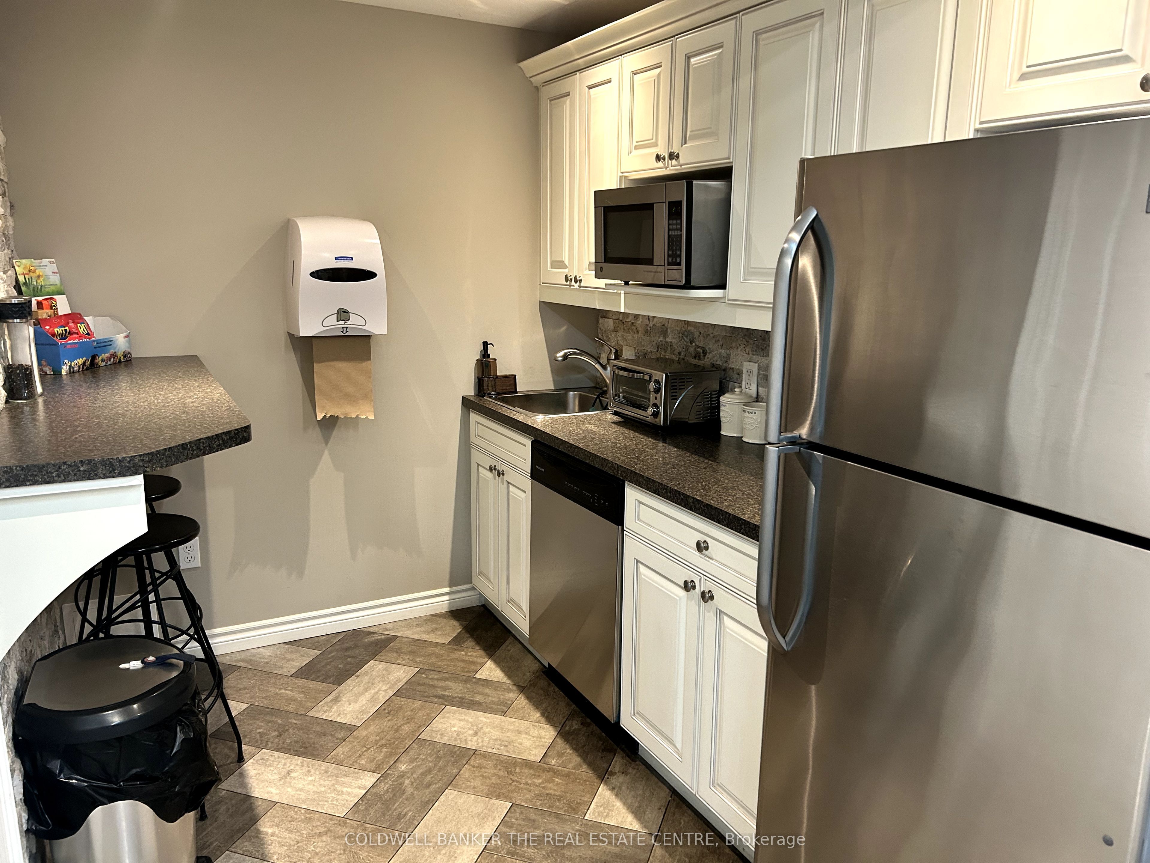469 Kingston Road Property Photo 10