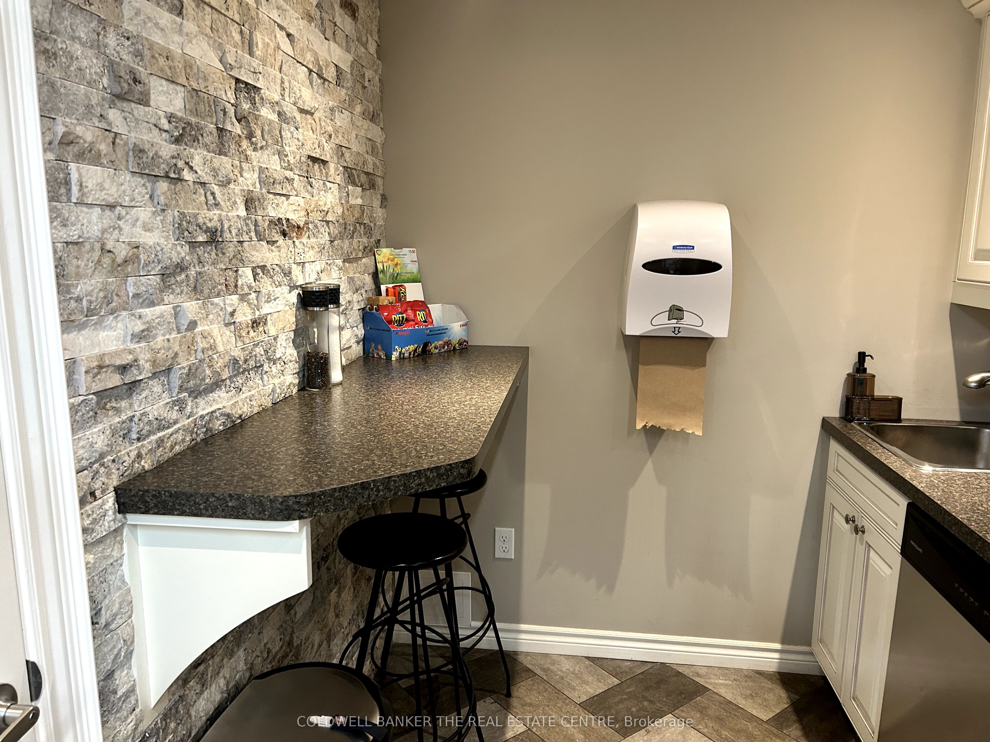 469 Kingston Road Property Photo 11