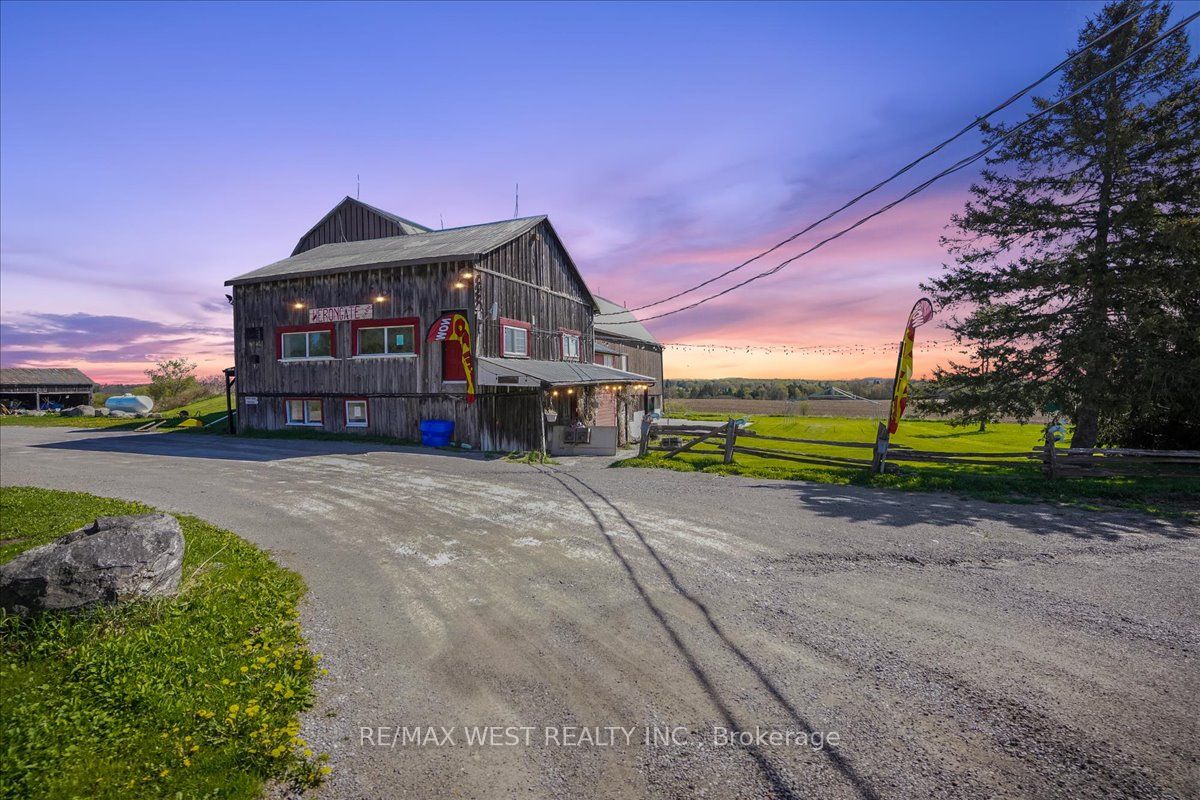 2885 Altona Road Barn Property Photo 1