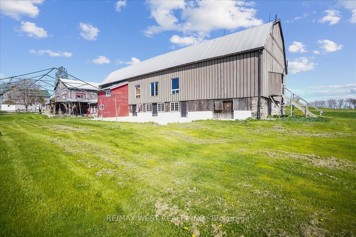 2885 Altona Road Barn Property Photo 5