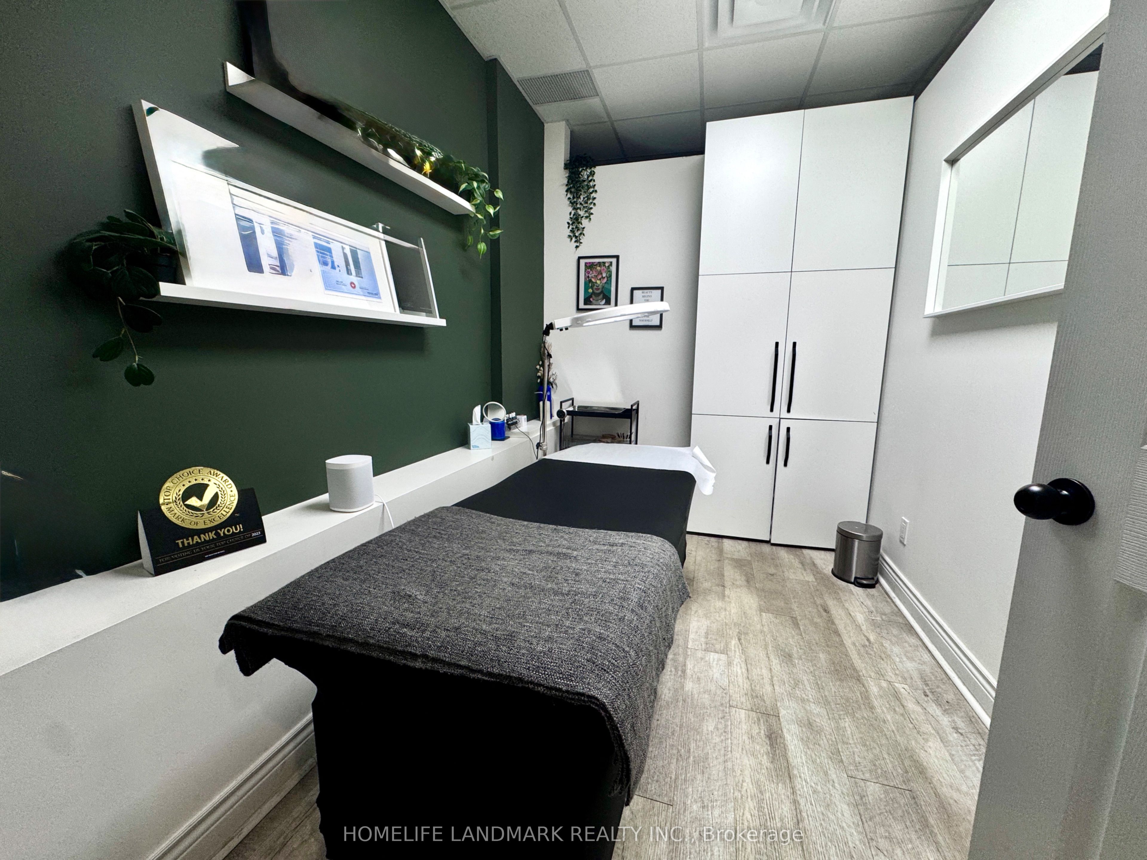 #ground Unit - 373 Broadview Avenue Property Photo 8