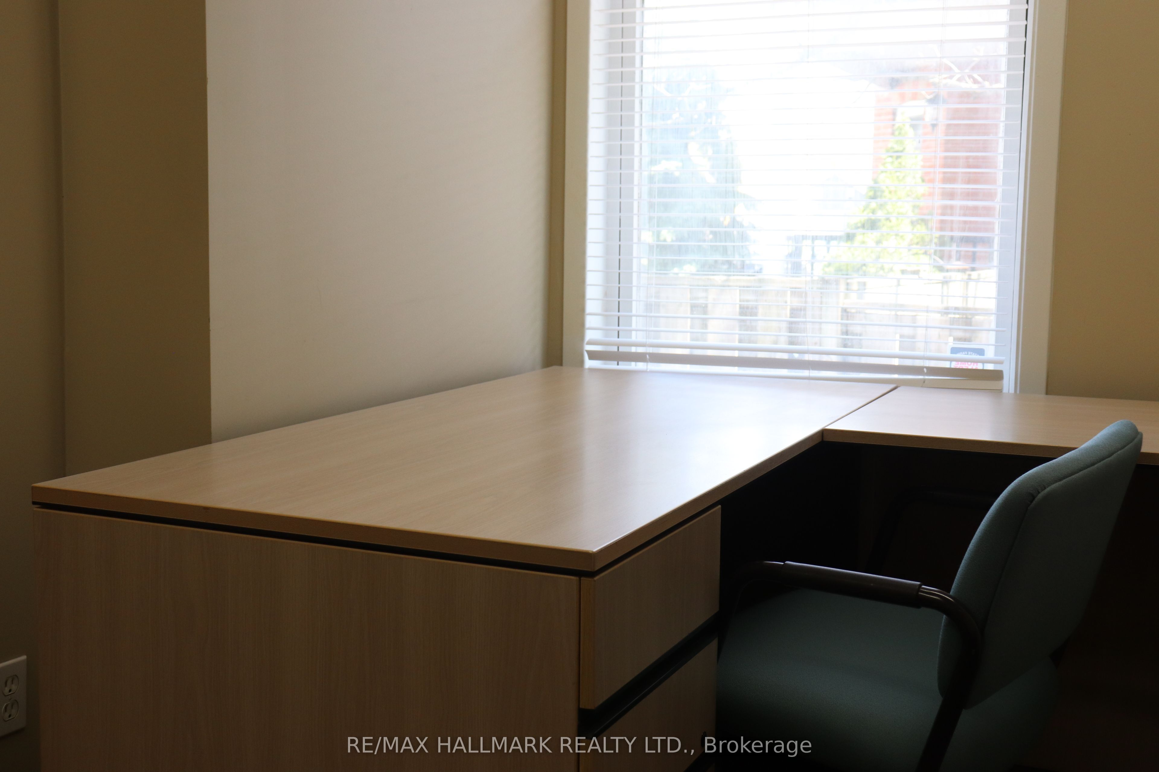 #main Level - 571 Kingston Road Property Photo 7