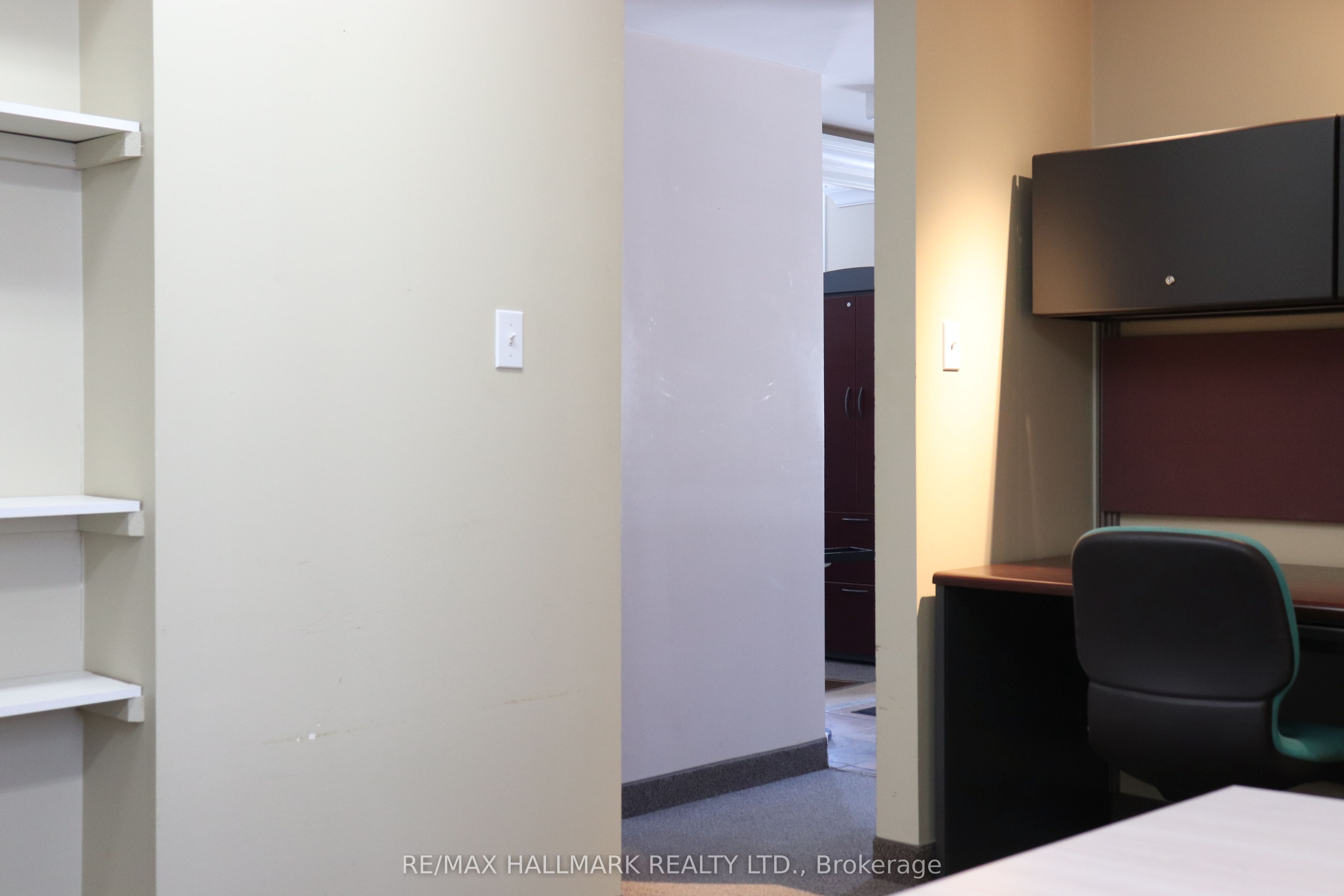 #main Level - 571 Kingston Road Property Photo 9