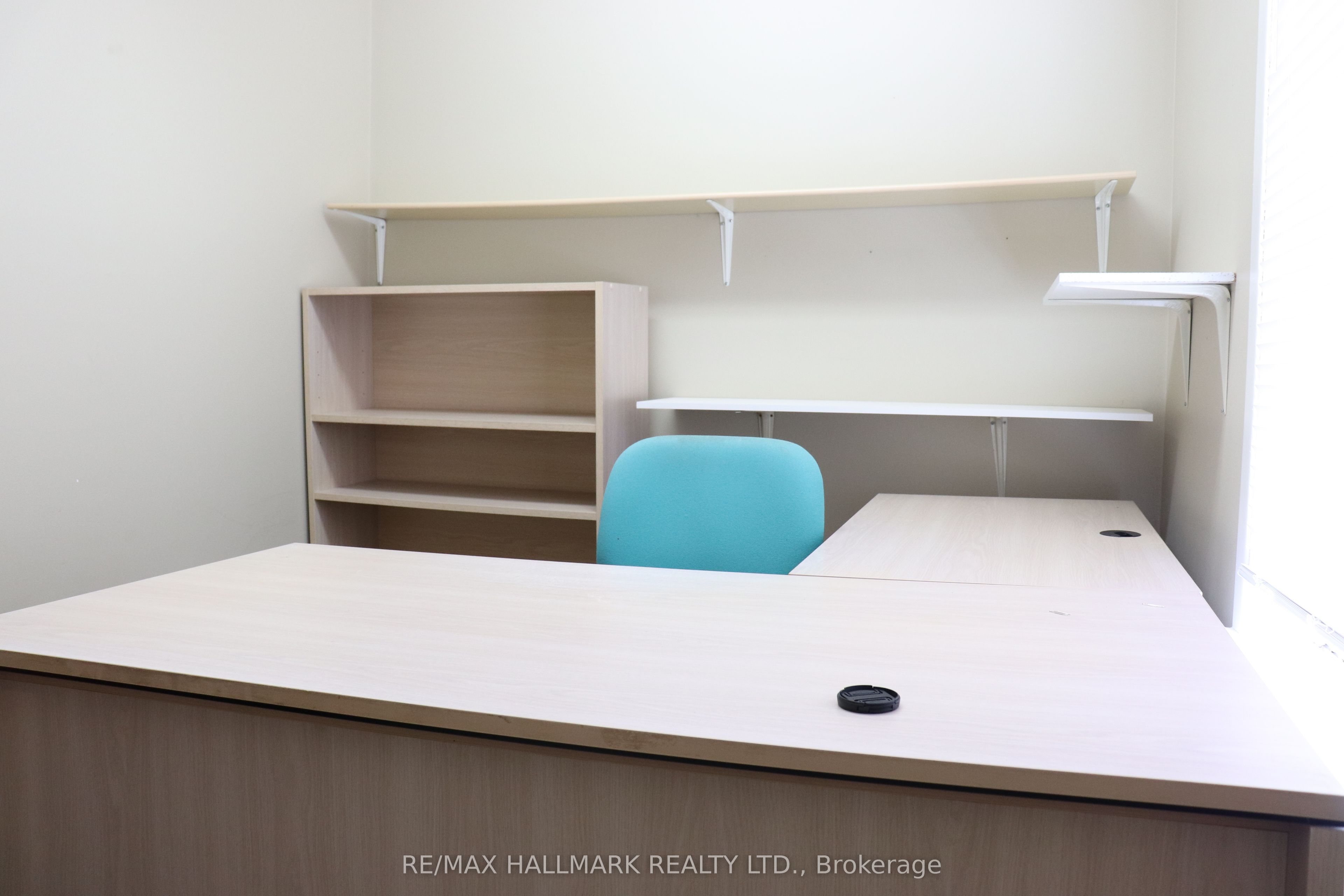 #main Level - 571 Kingston Road Property Photo 11