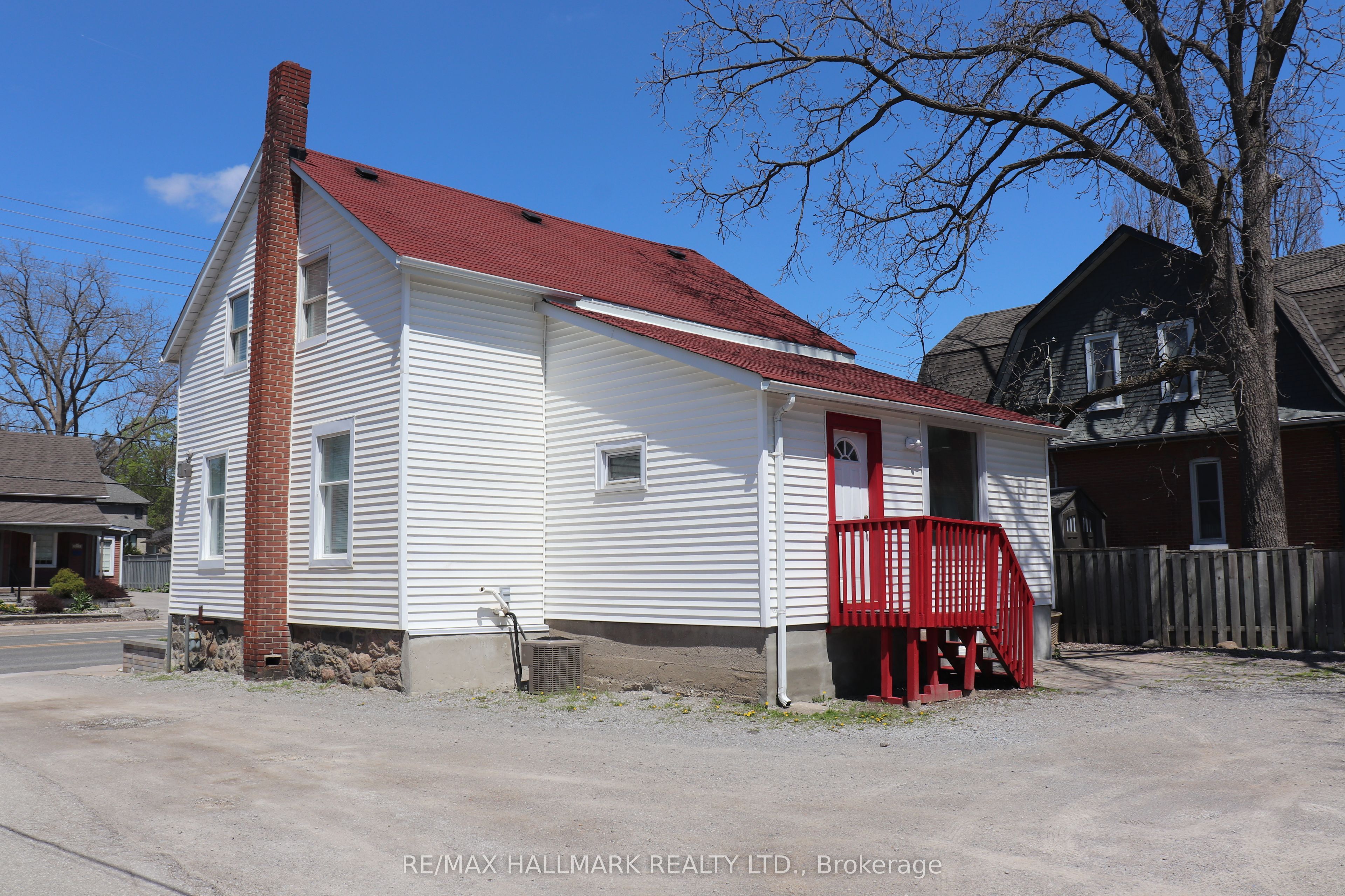 #main Level - 571 Kingston Road Property Photo 15