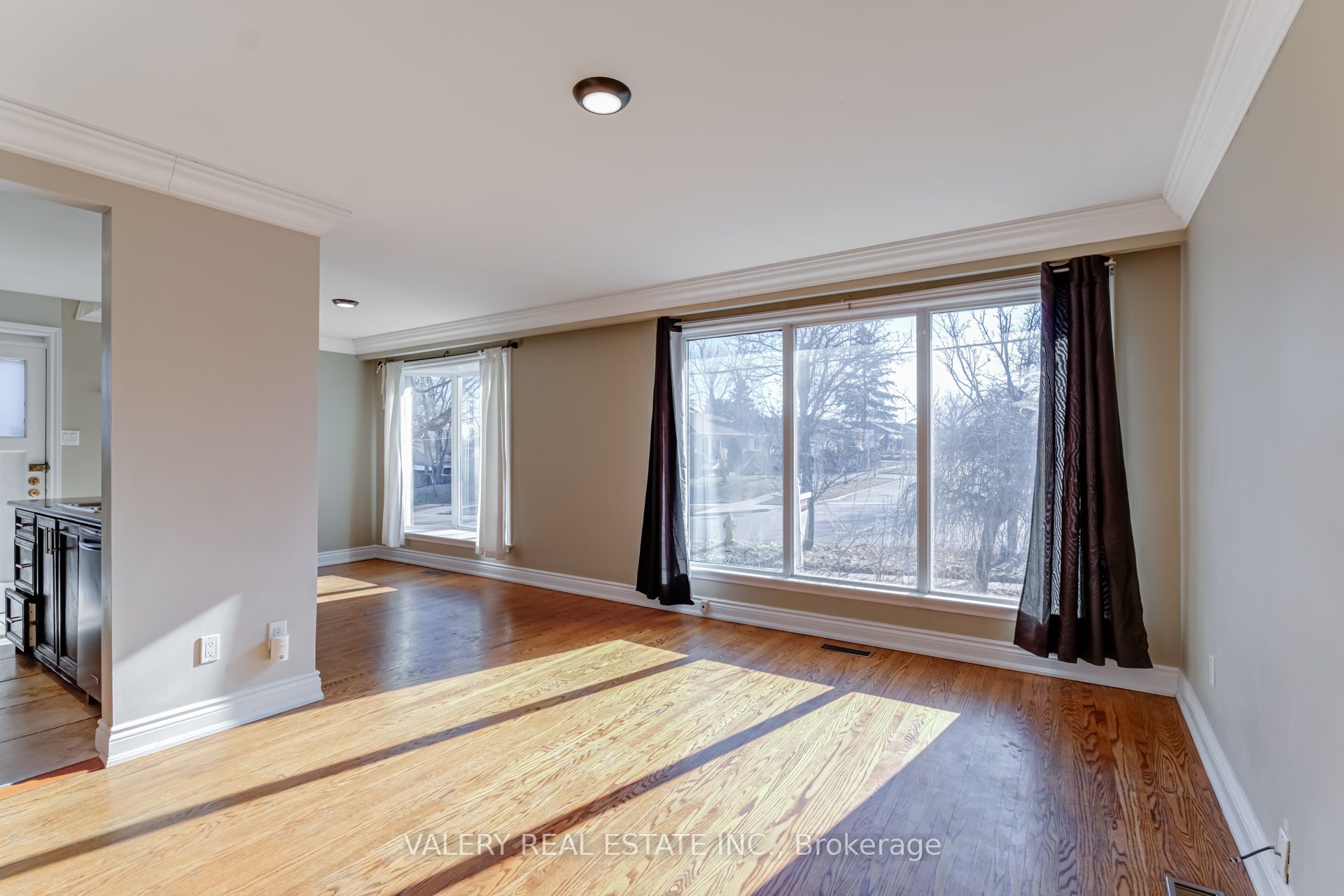 #main - 118 Dorcot Avenue Property Photo 4