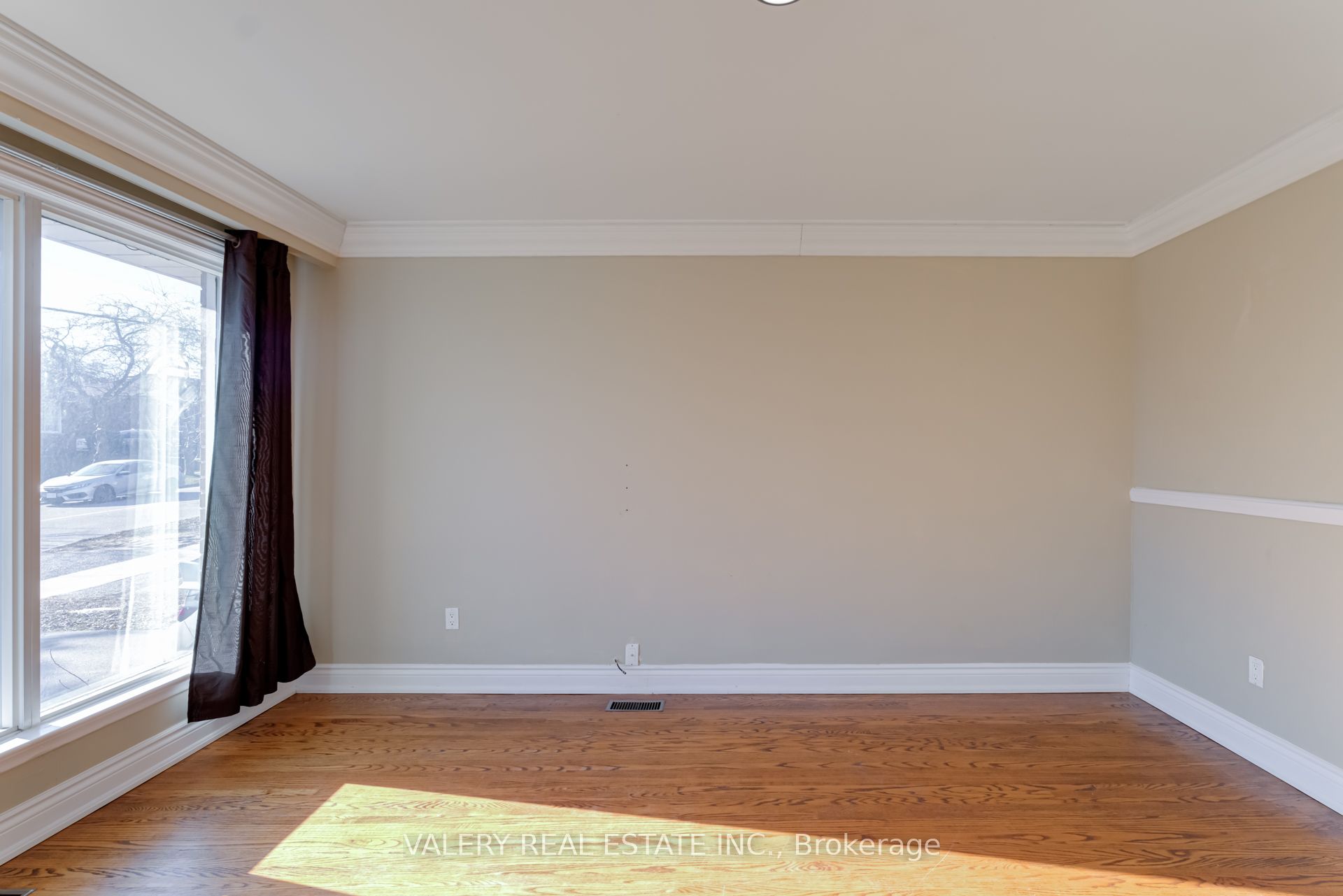 #main - 118 Dorcot Avenue Property Photo 6