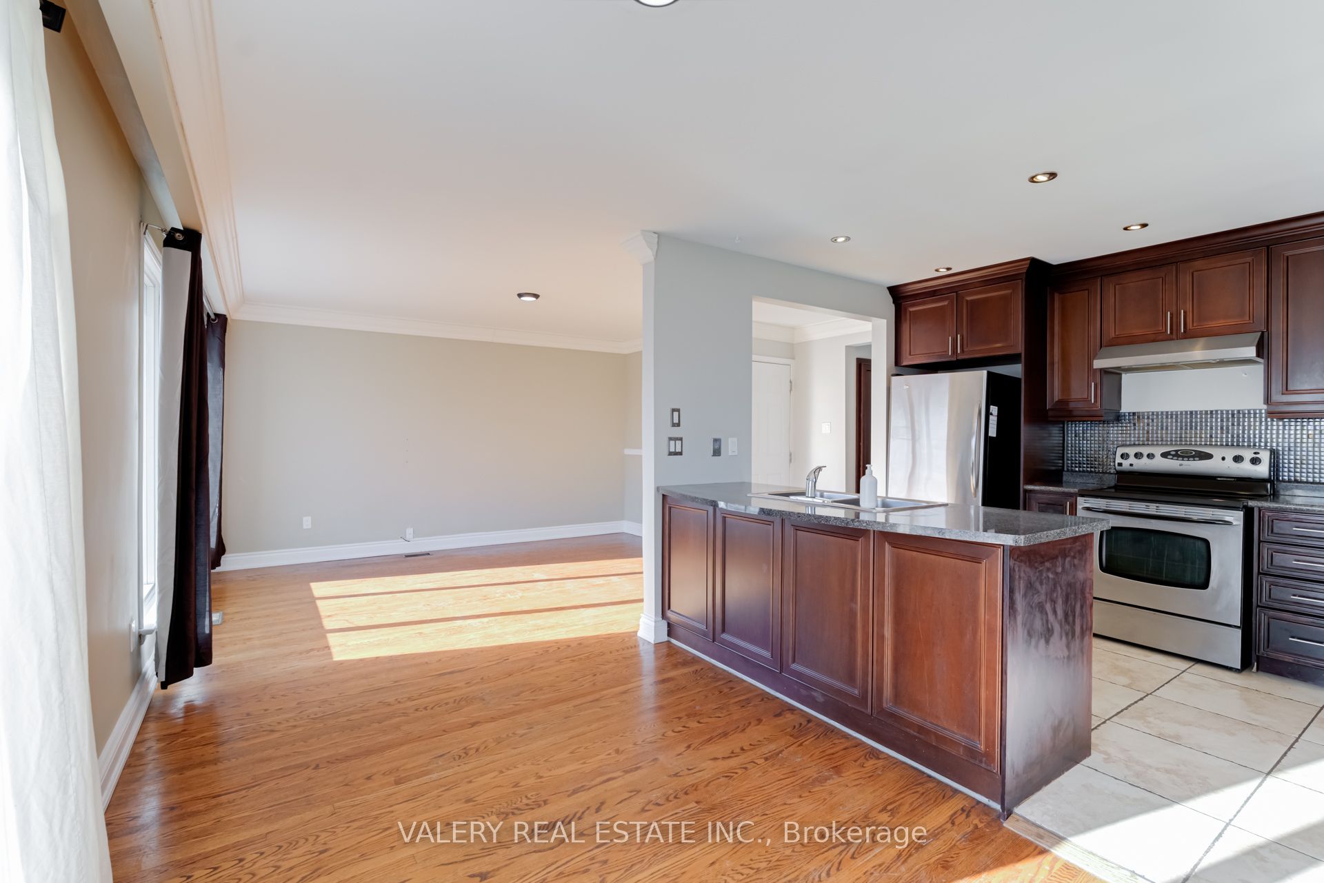 #main - 118 Dorcot Avenue Property Photo 7
