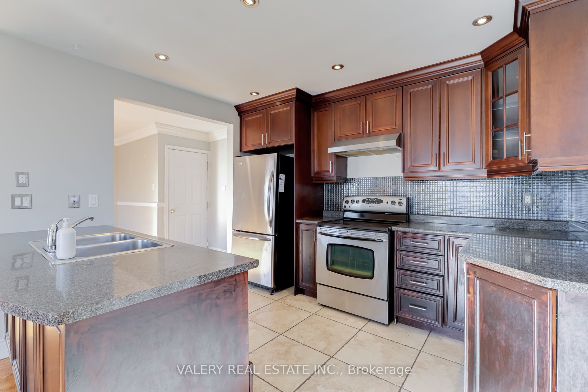#main - 118 Dorcot Avenue Property Photo 10