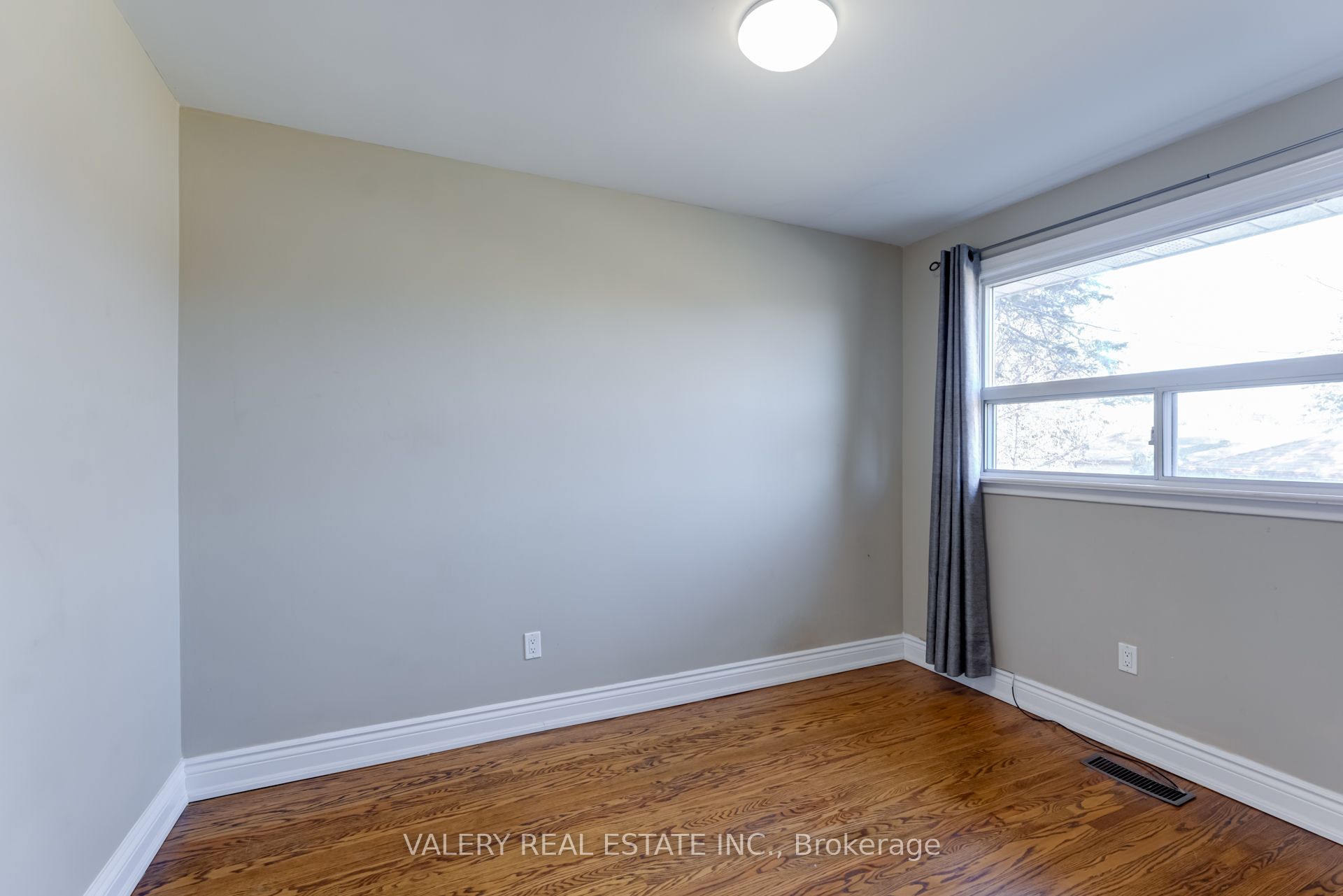 #main - 118 Dorcot Avenue Property Photo 11