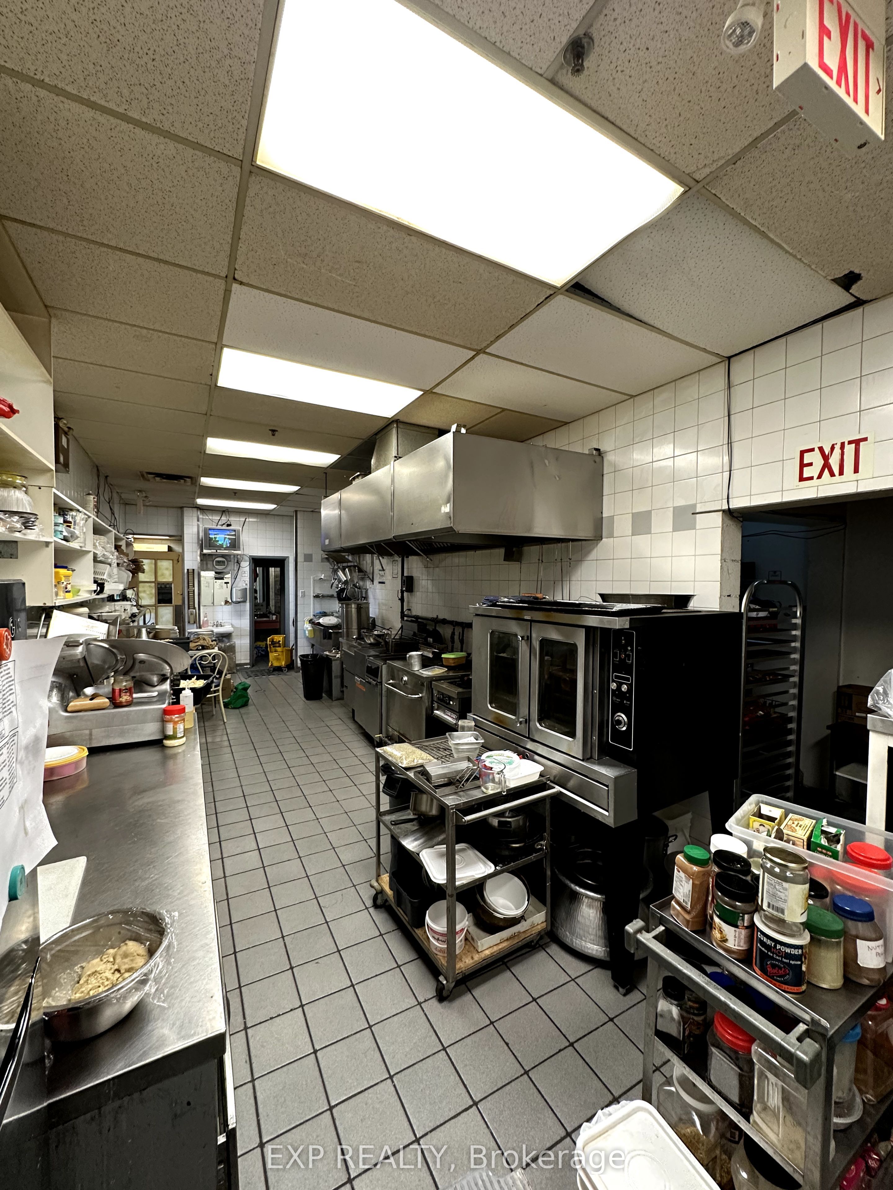 #2 - 240 Harwood Avenue Property Photo 8