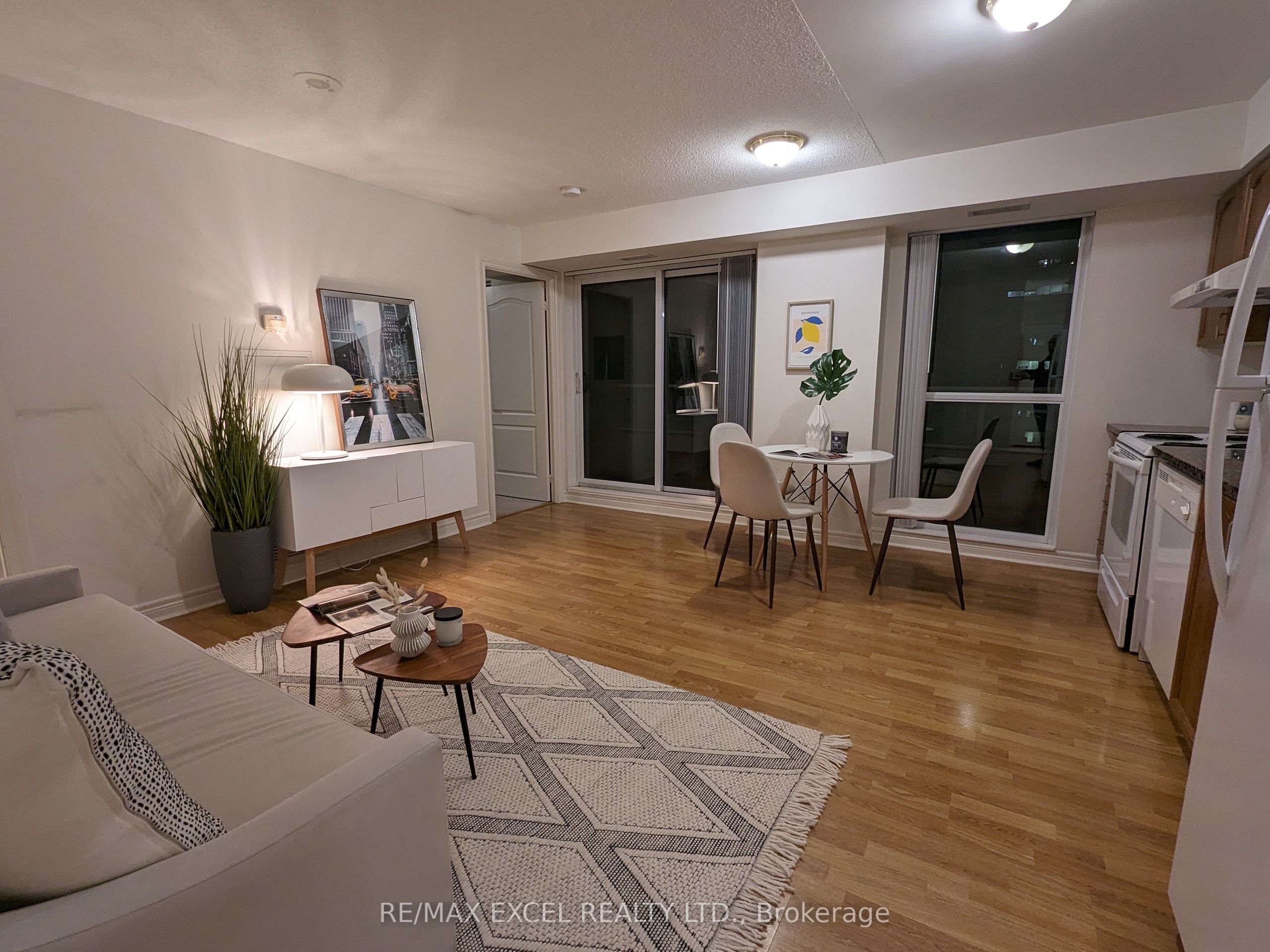 #403 - 60 Town Centre Court Property Photo 7