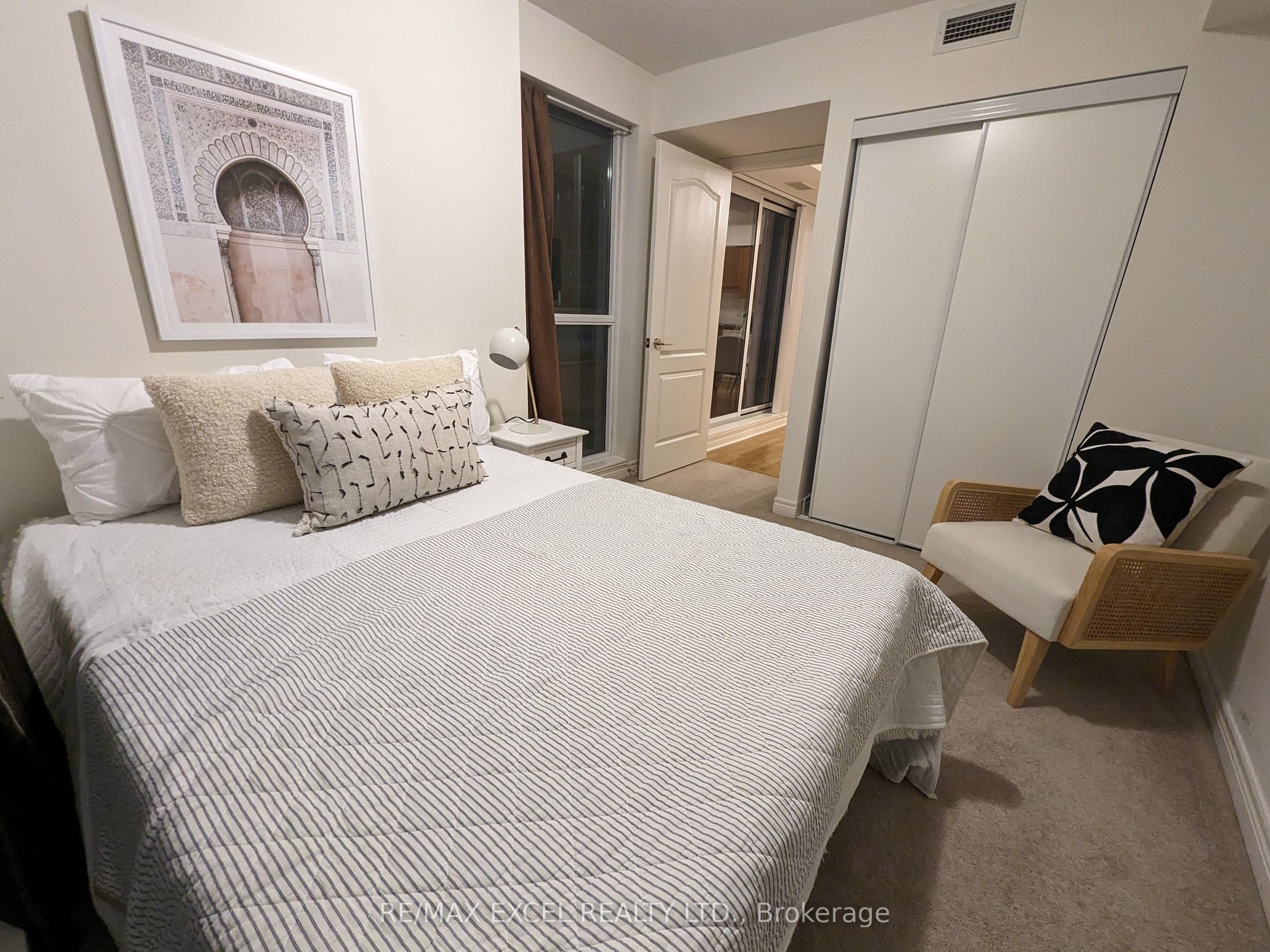 #403 - 60 Town Centre Court Property Photo 10