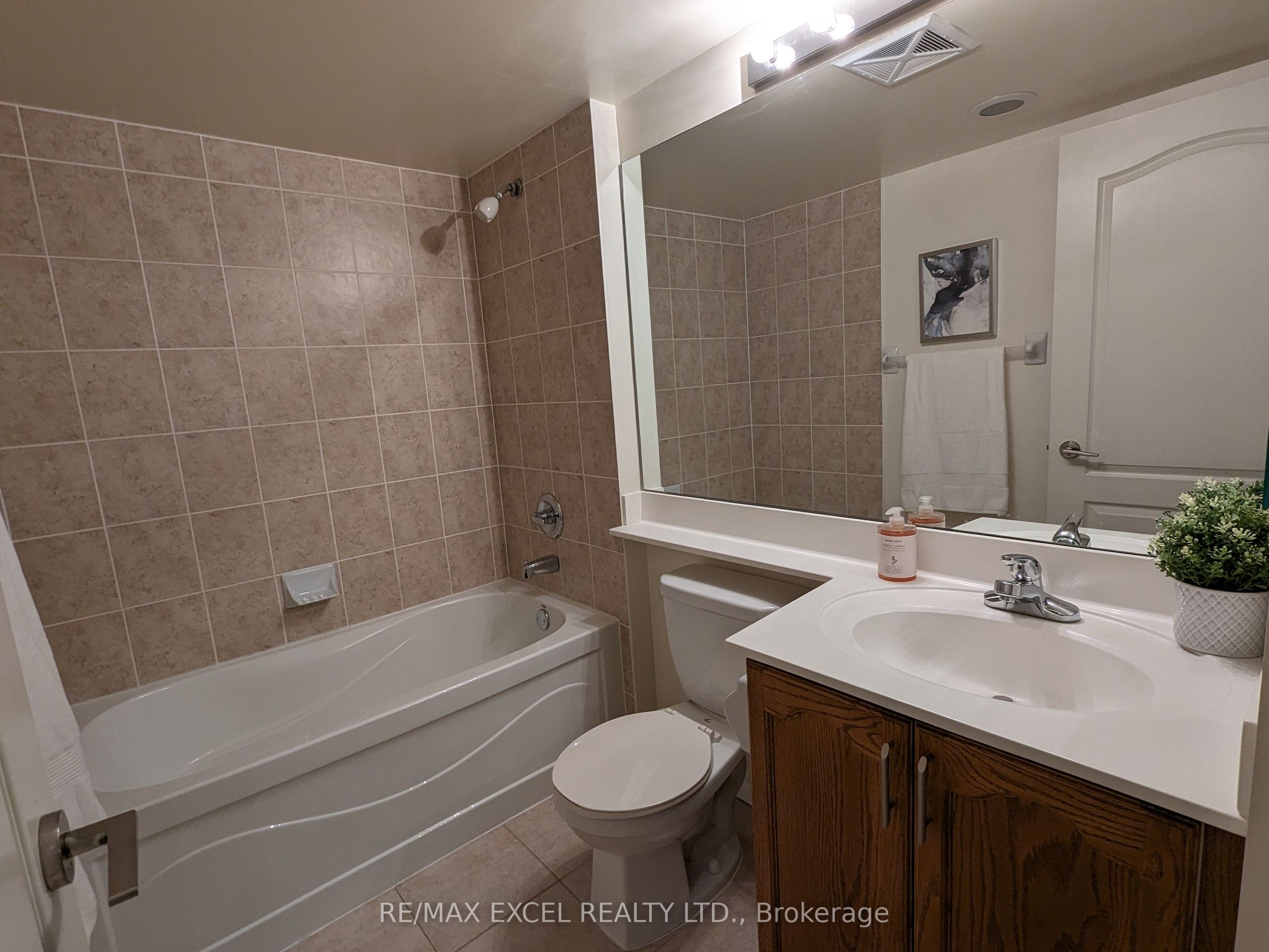 #403 - 60 Town Centre Court Property Photo 12