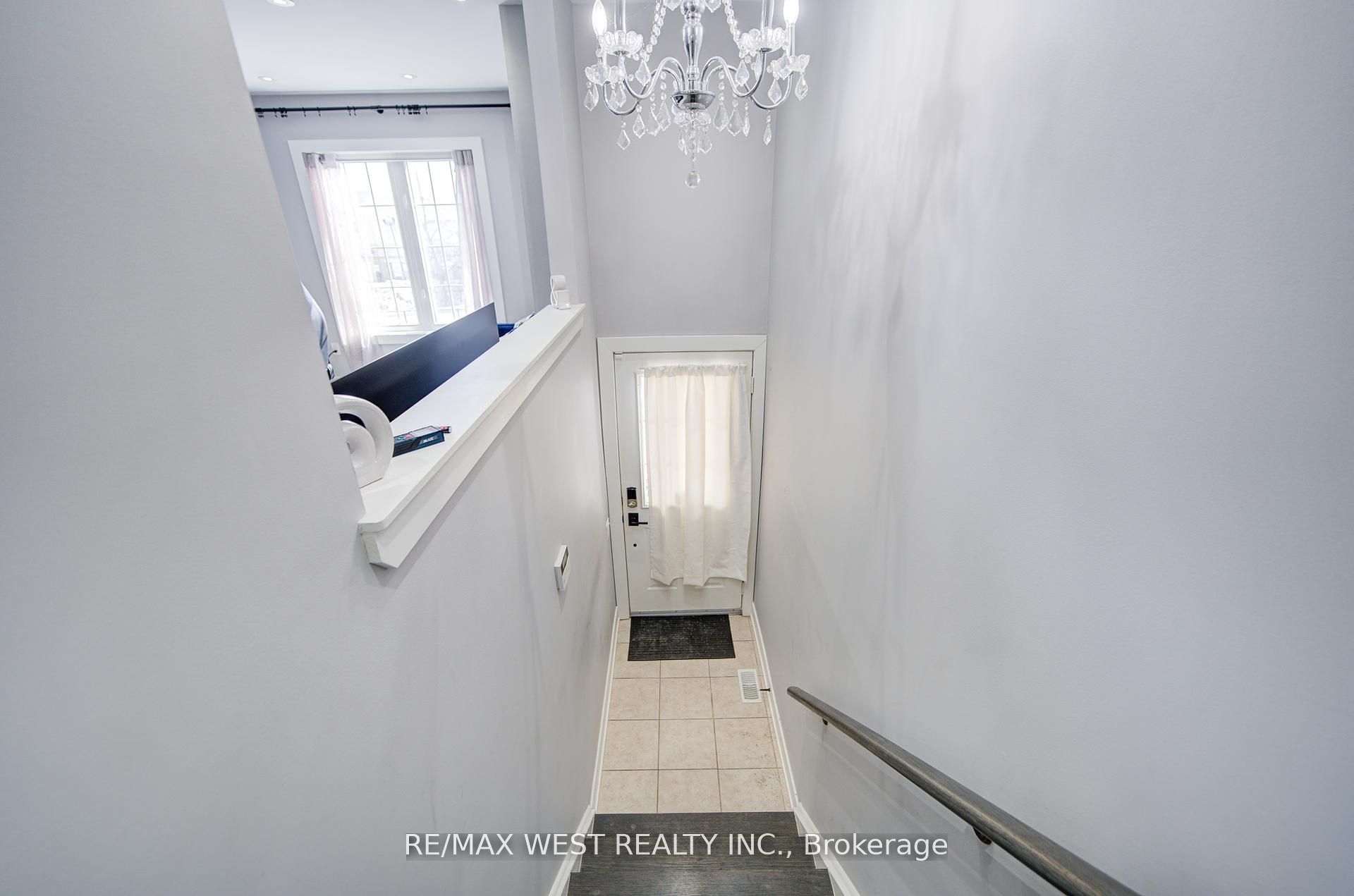 #65 - 735 Sheppard Avenue Property Photo 5