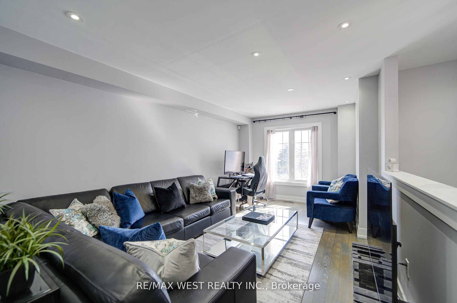 #65 - 735 Sheppard Avenue Property Photo 6