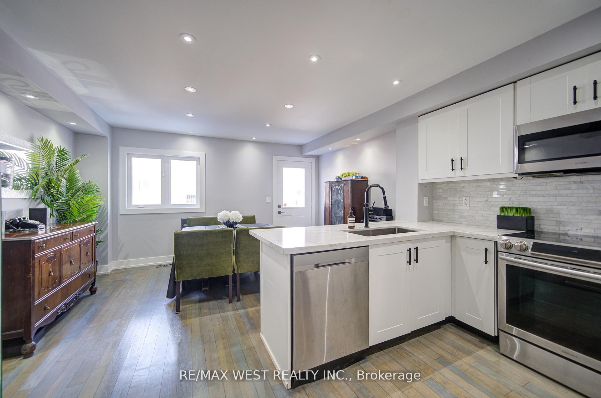 #65 - 735 Sheppard Avenue Property Photo 11