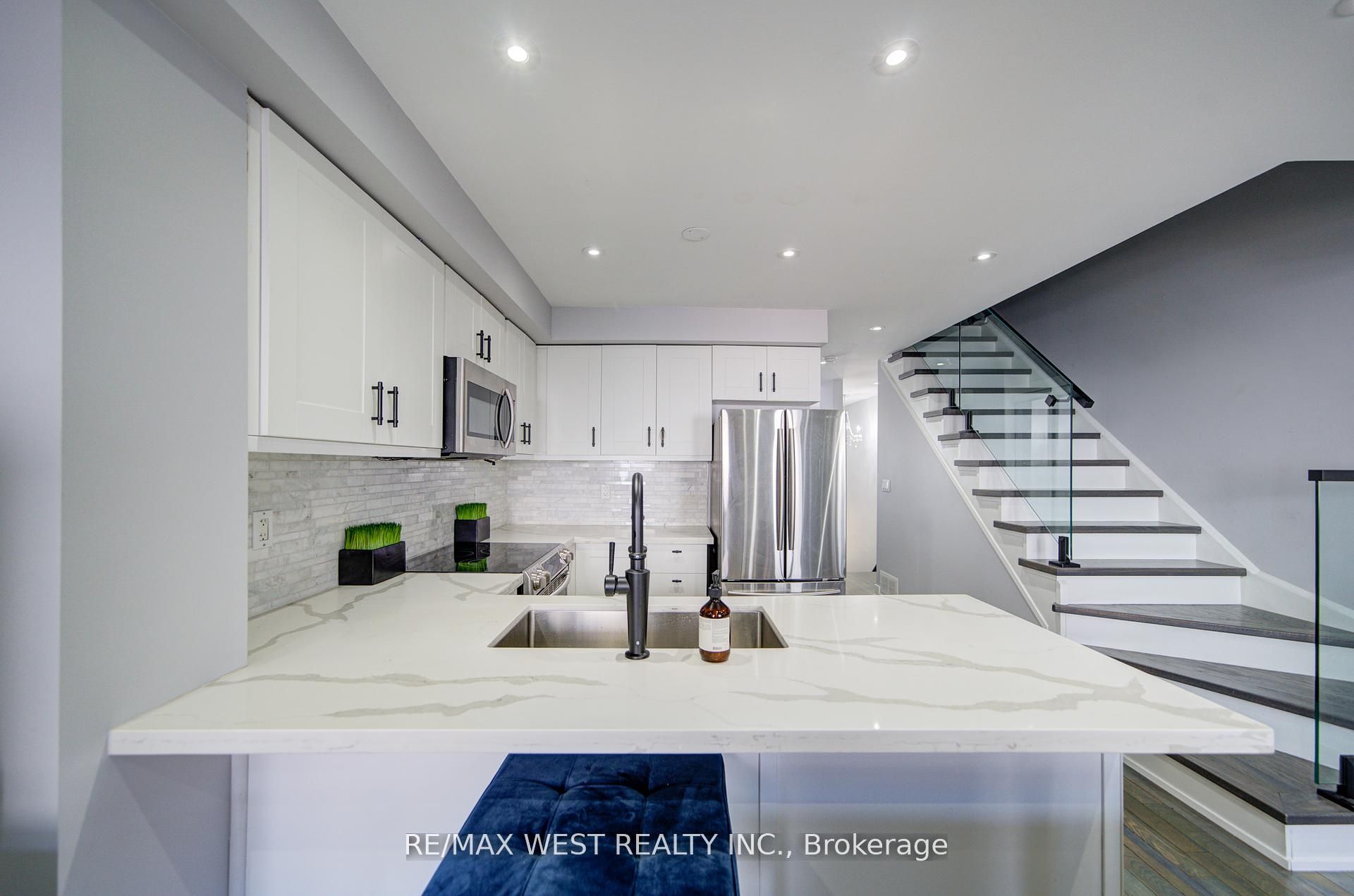 #65 - 735 Sheppard Avenue Property Photo 17