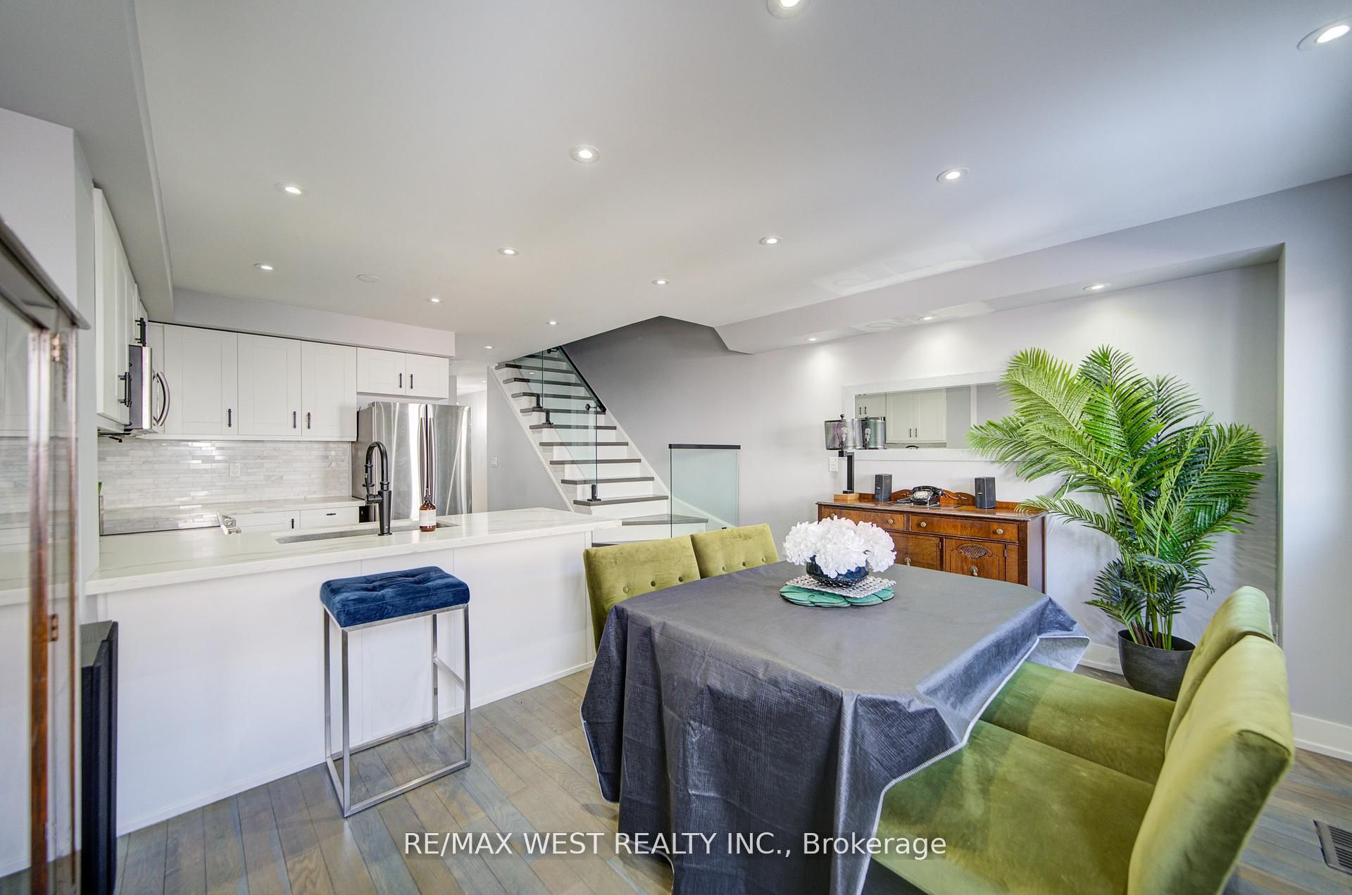 #65 - 735 Sheppard Avenue Property Photo 22