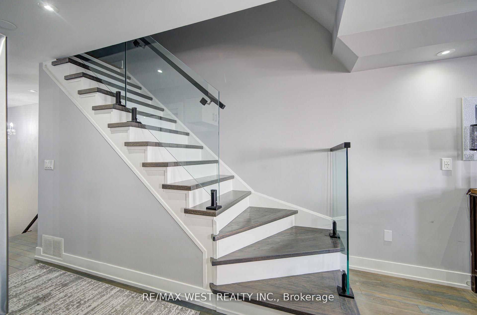 #65 - 735 Sheppard Avenue Property Photo 24