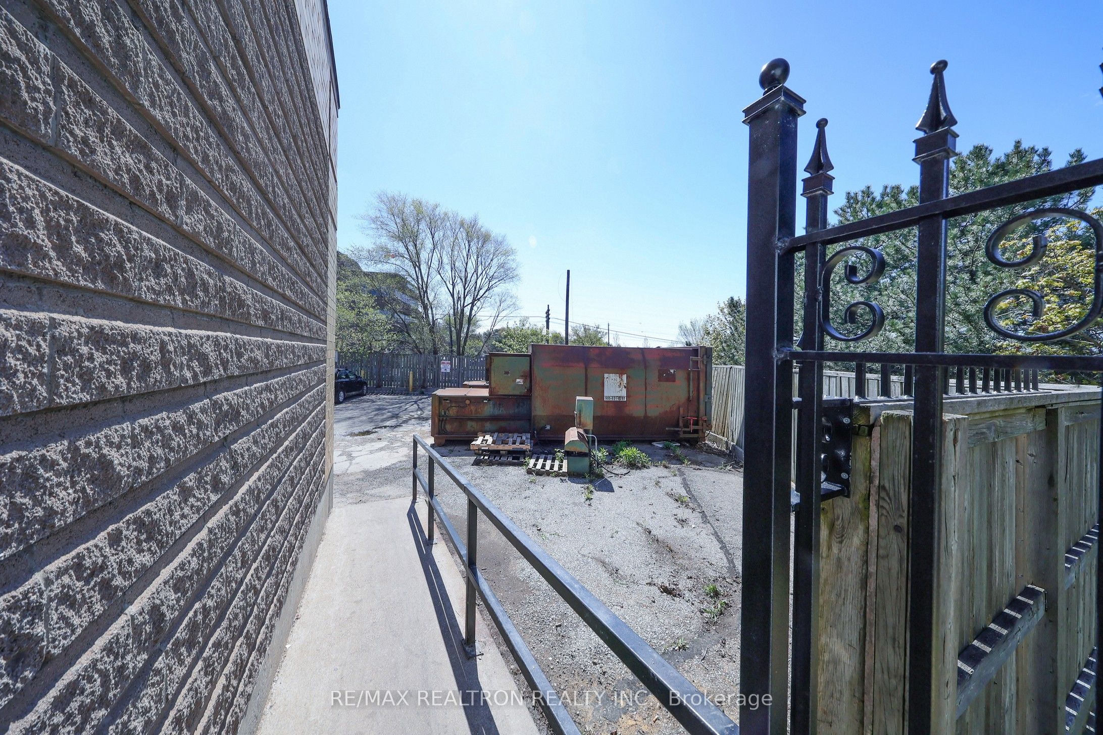 4227 Sheppard Avenue E 2& 3 Property Photo 34