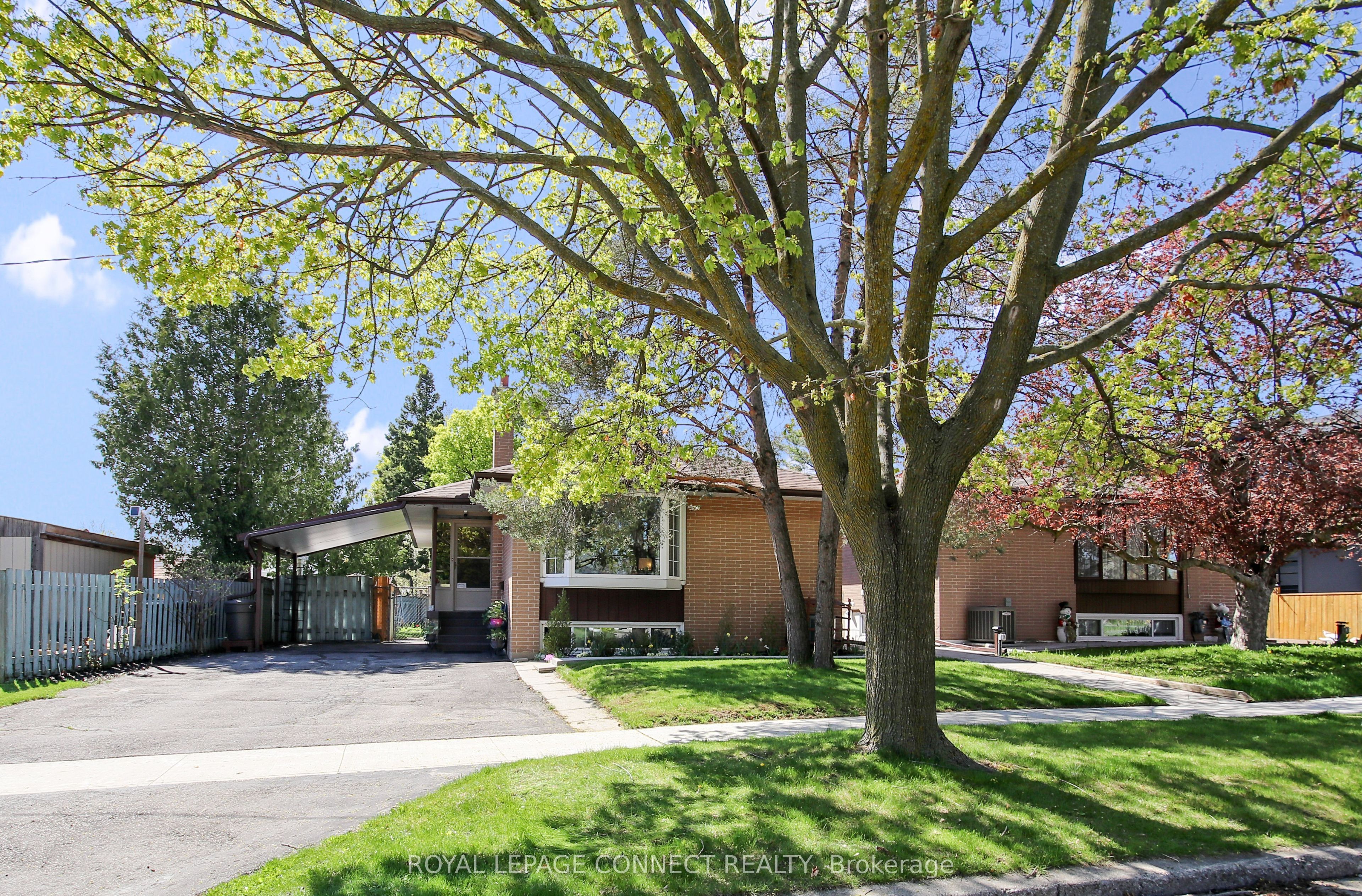 4 Sundance Crescent Property Photo 1