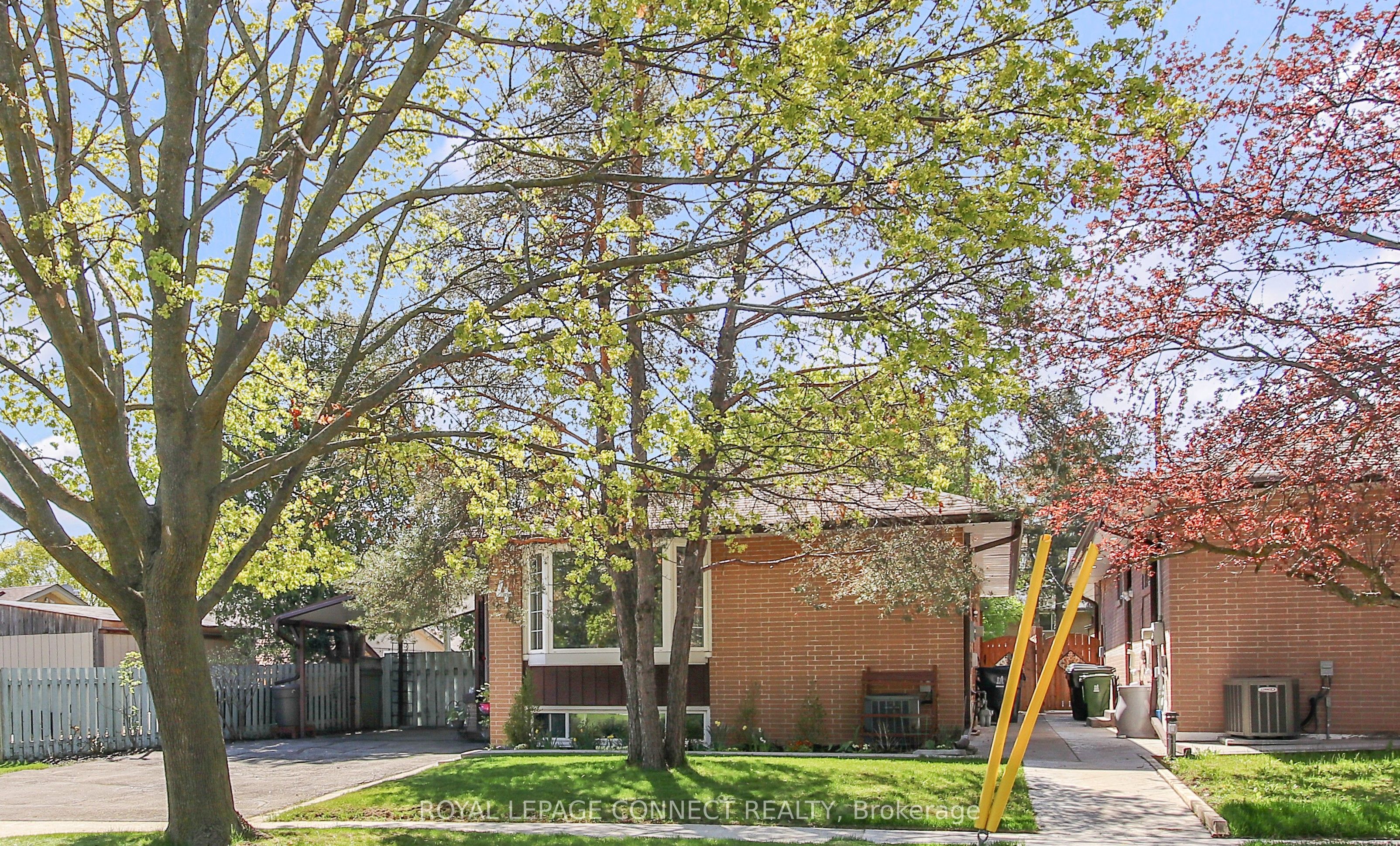4 Sundance Crescent Property Photo 2