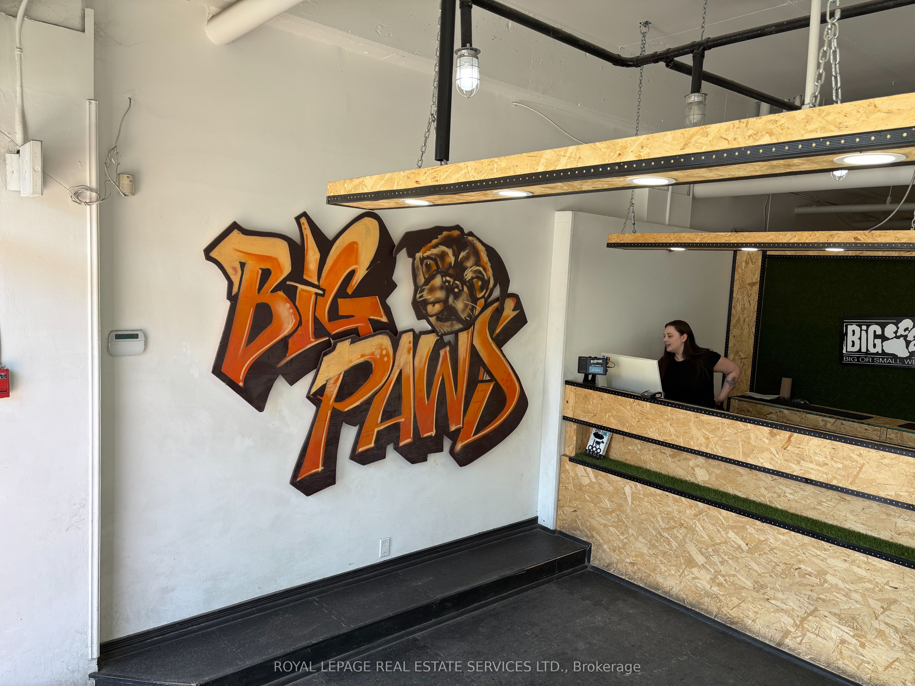#c & D - 2116 Queen Street Property Photo 17