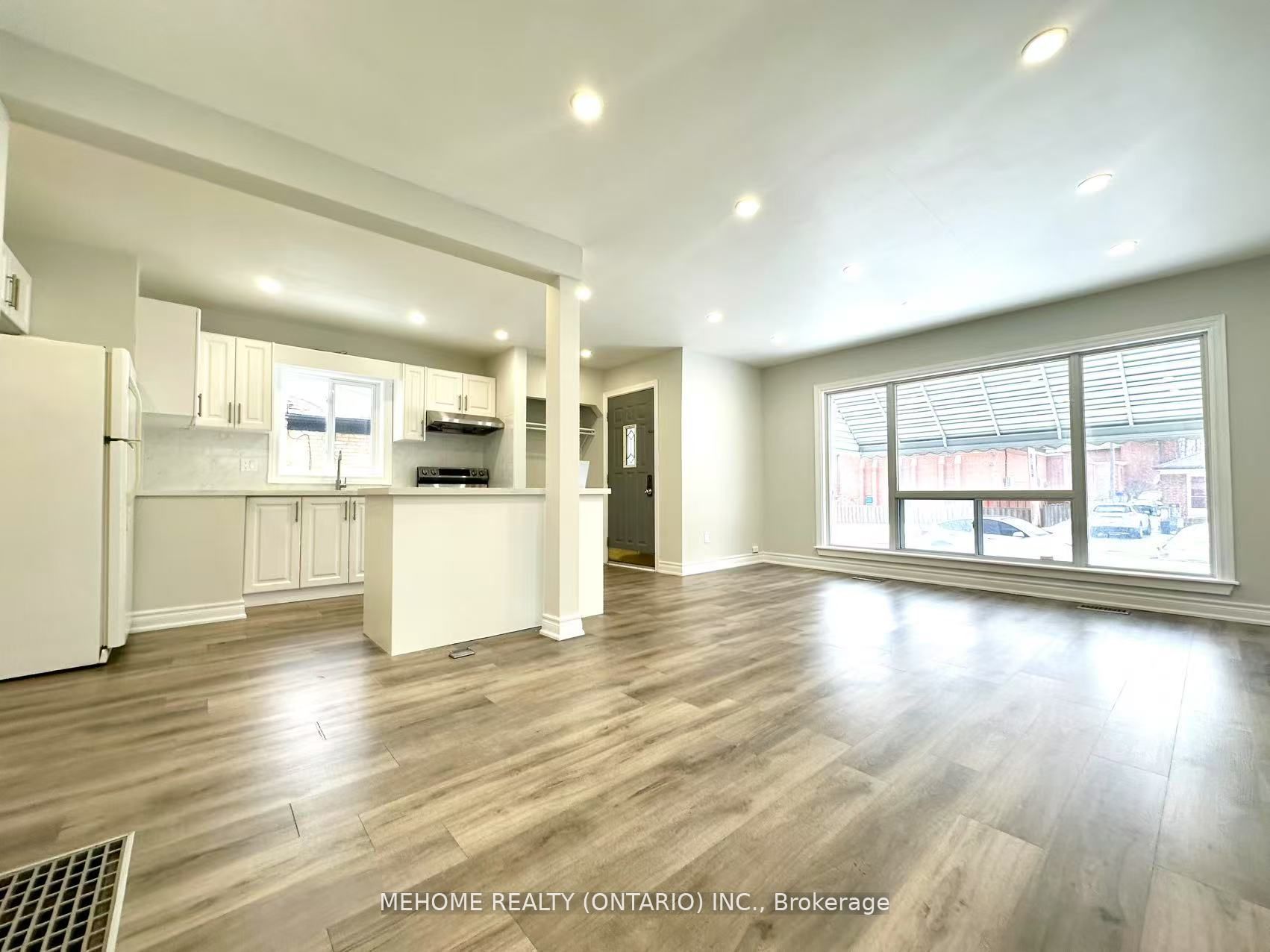 #main - 65 Miramar Crescent Property Photo 2