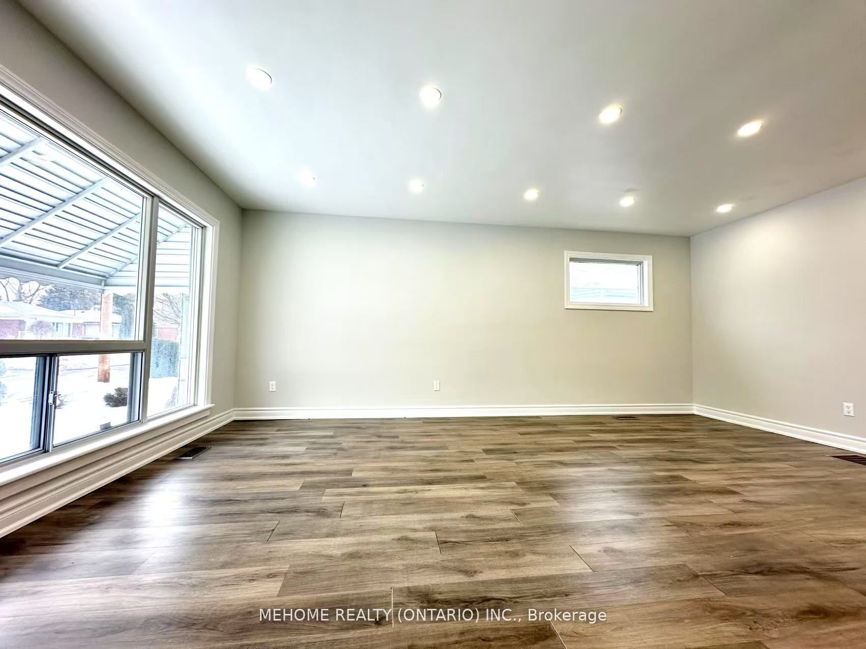 #main - 65 Miramar Crescent Property Photo 4