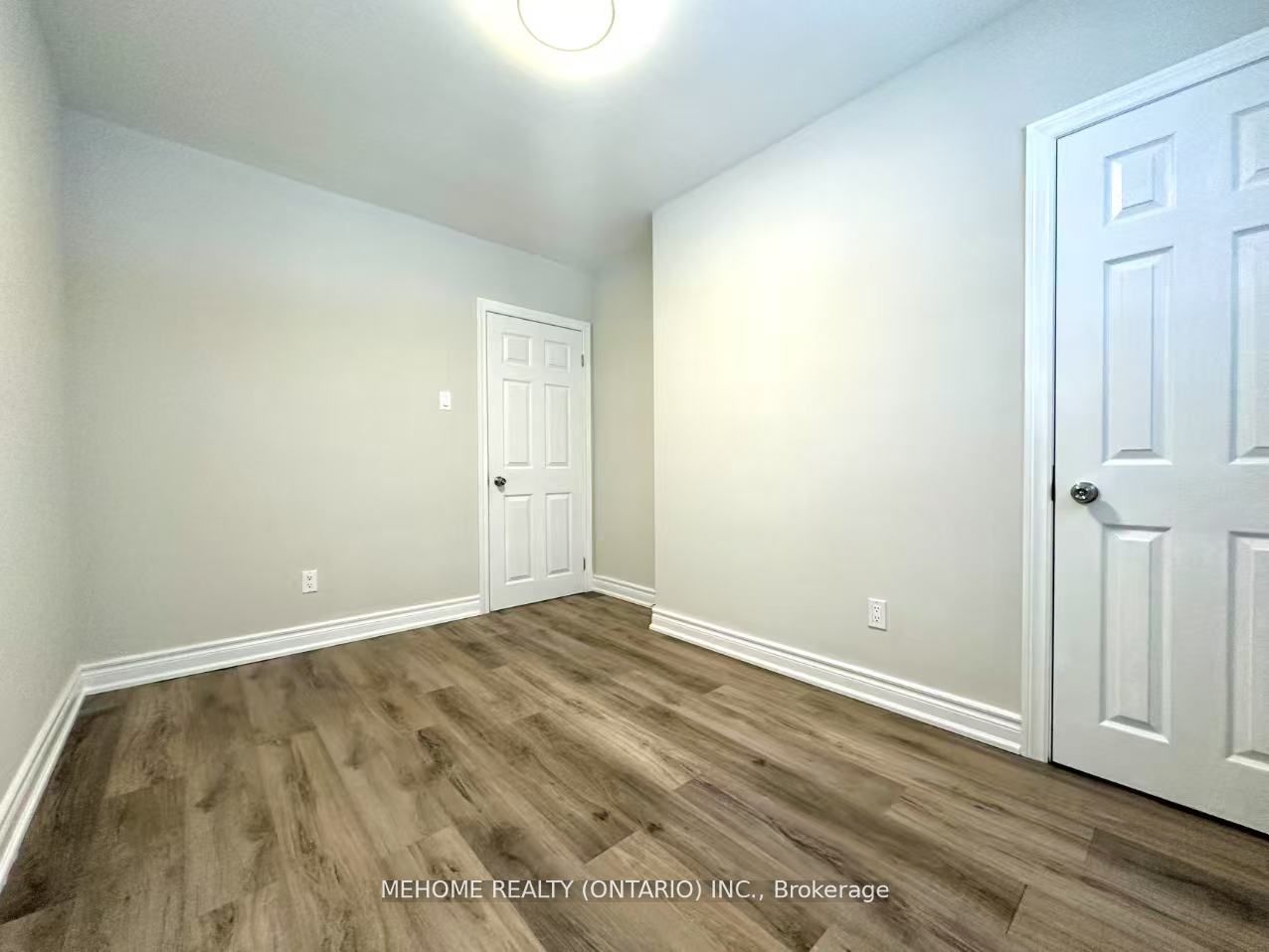 #main - 65 Miramar Crescent Property Photo 7