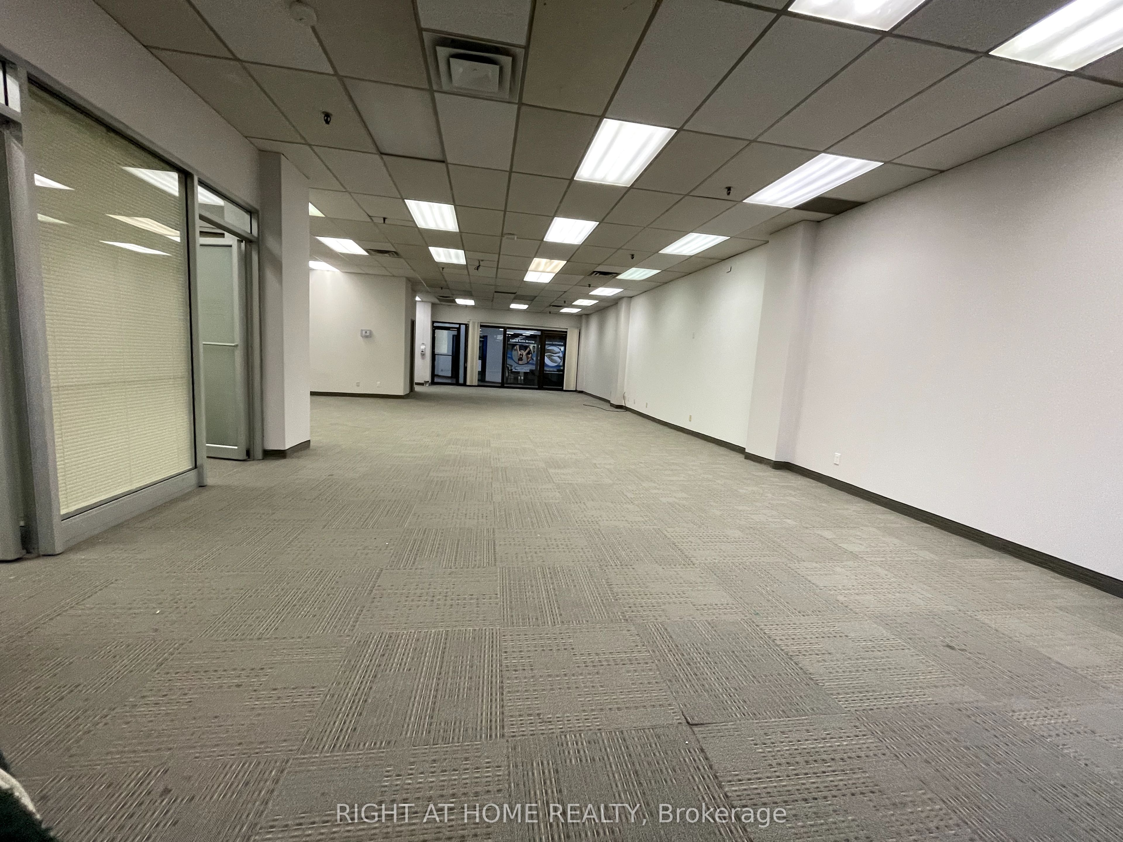 50 Richmond St E Property Photo 17