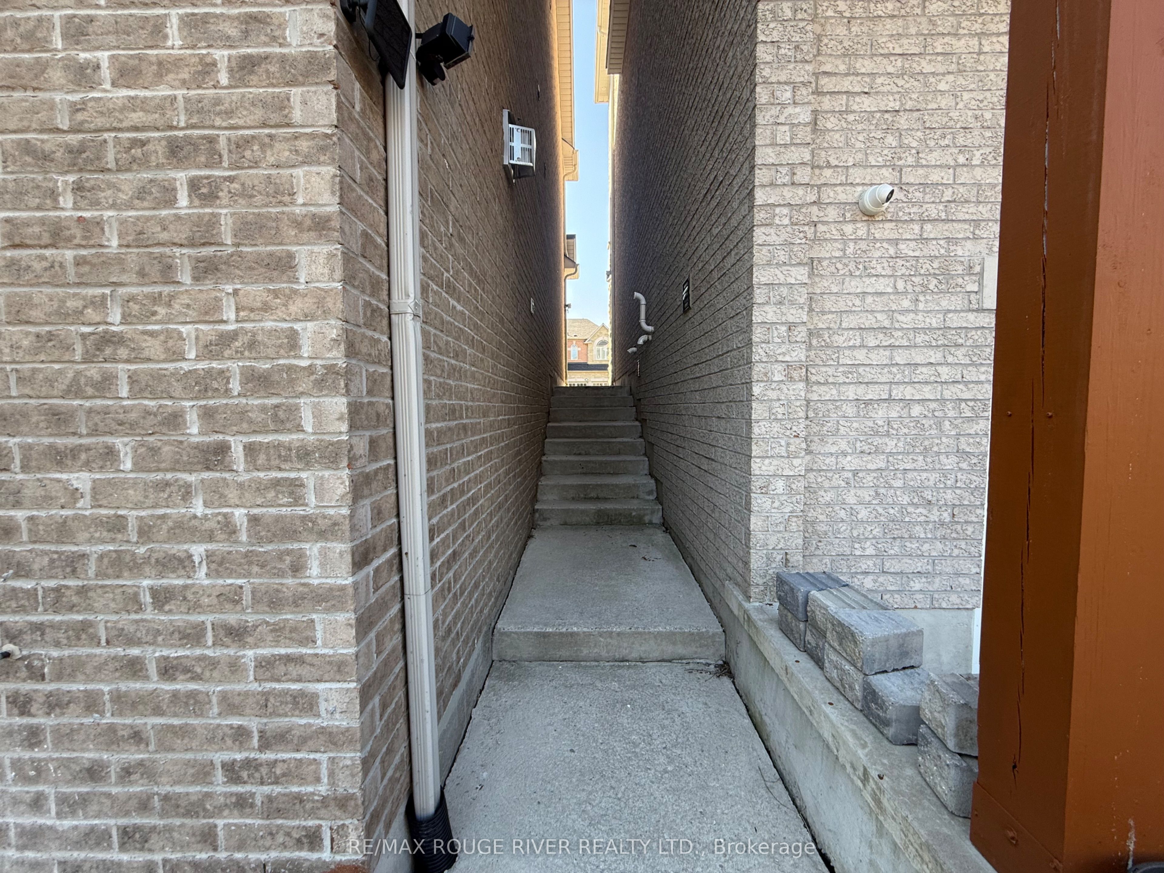 140 Rushworth Drive Bsmt Property Photo 16