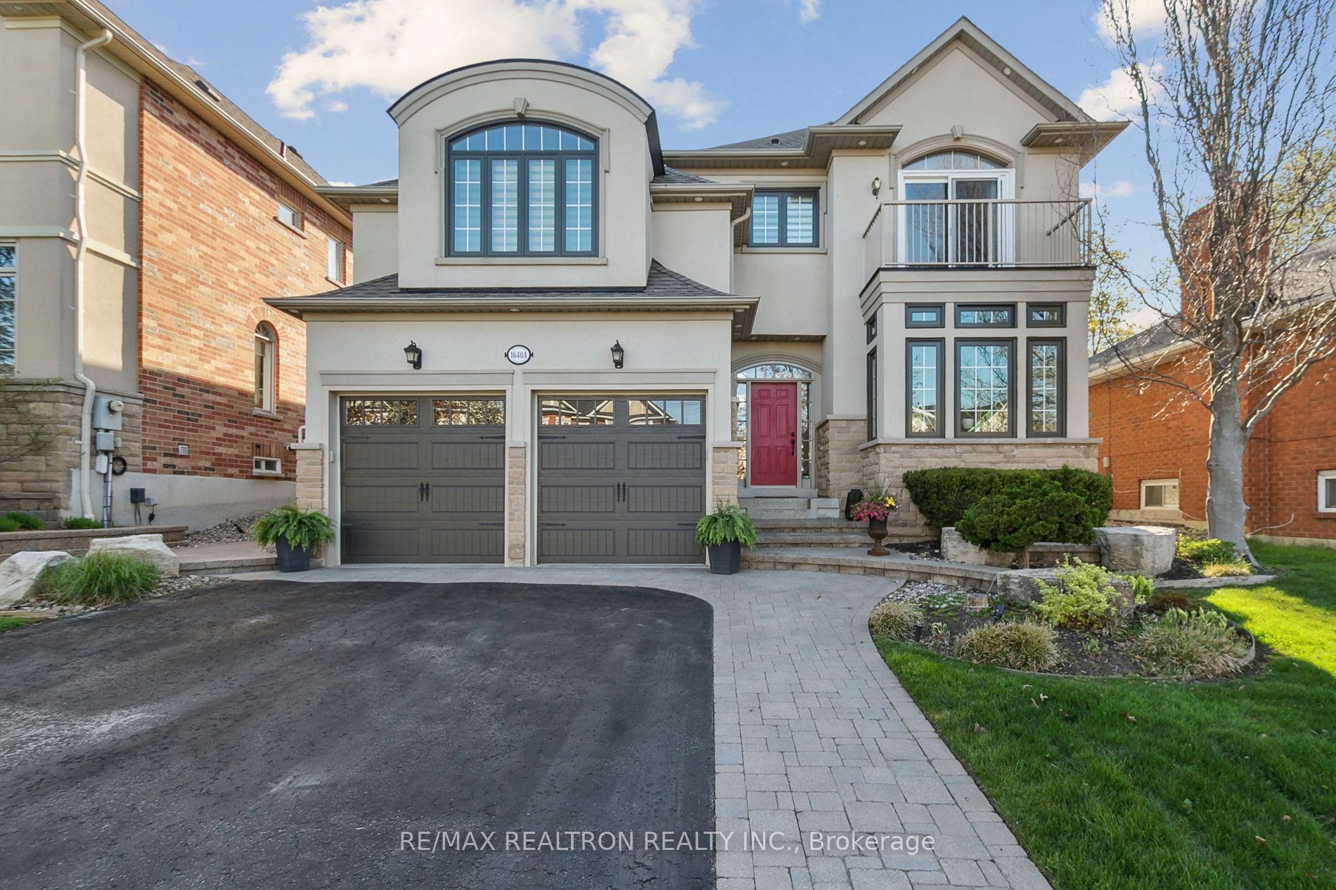1640A Heathside Crescent Property Photo 1