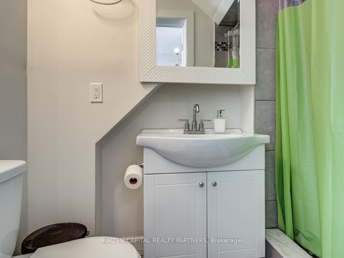 3224 Danforth Avenue Property Photo 18