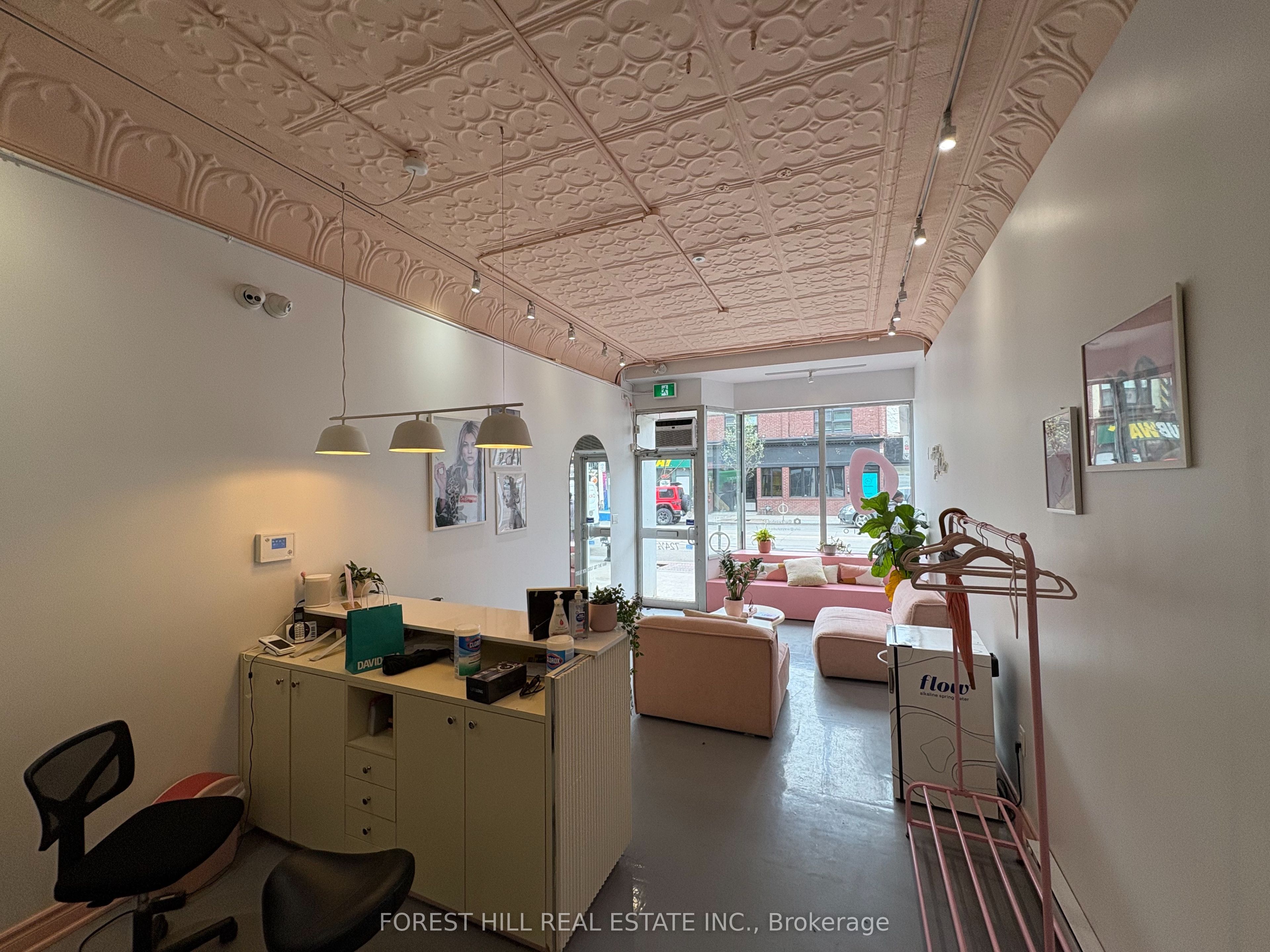 724 1/2 Queen Street Property Photo 4